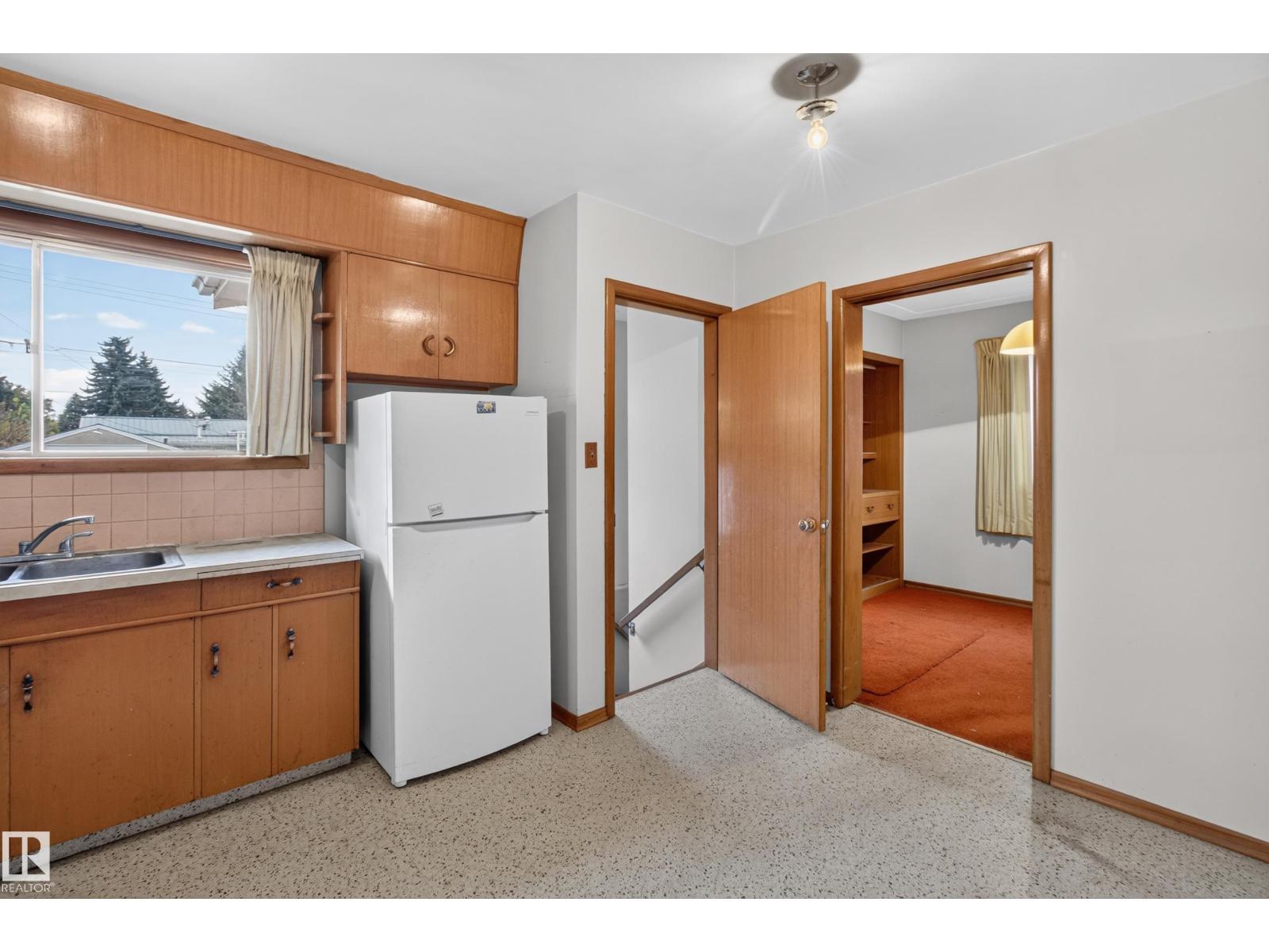 6321 104 AV NW