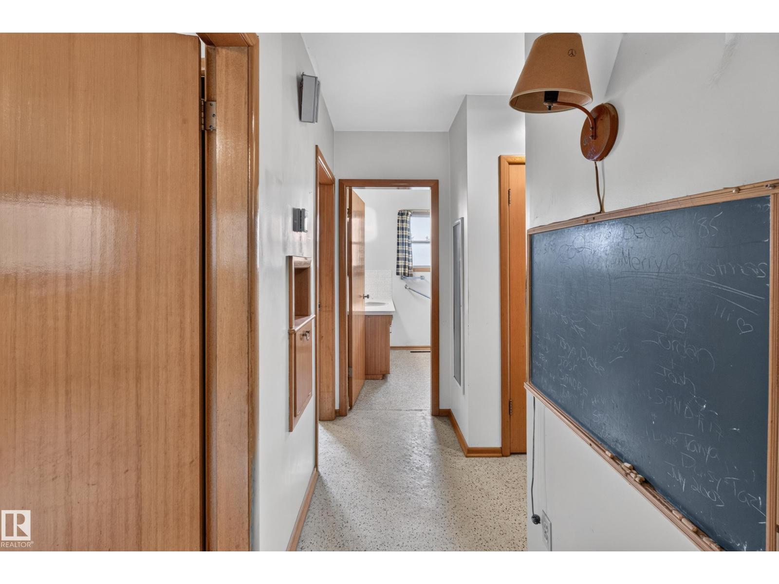 6321 104 AV NW