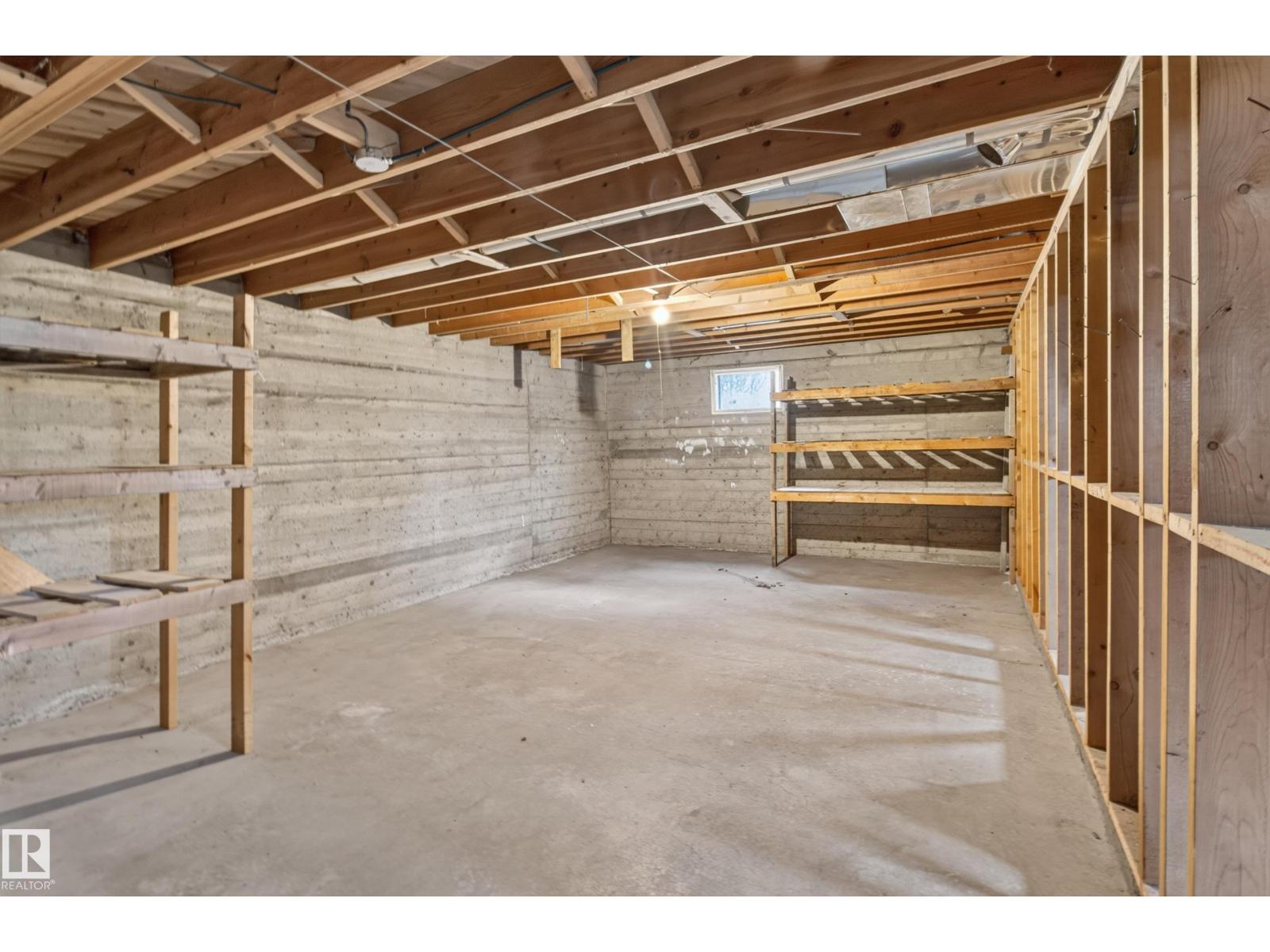 6321 104 AV NW
