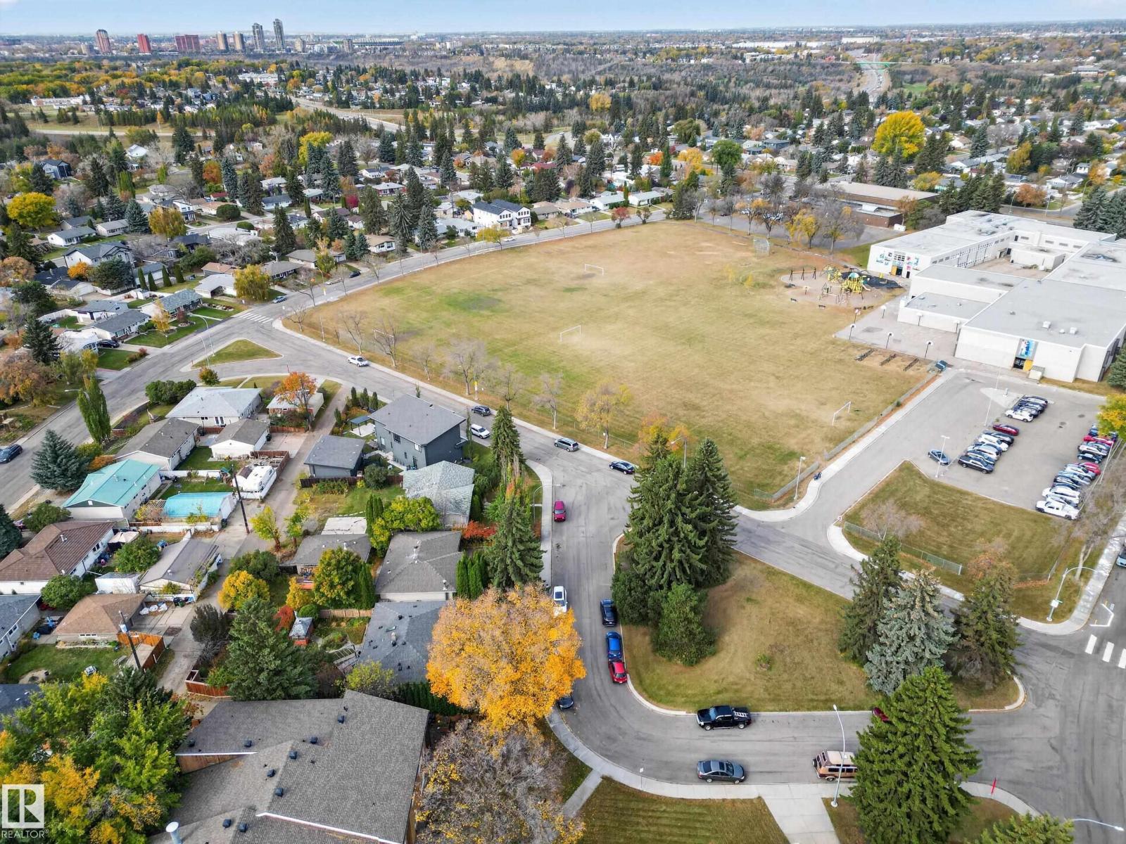 6321 104 AV NW