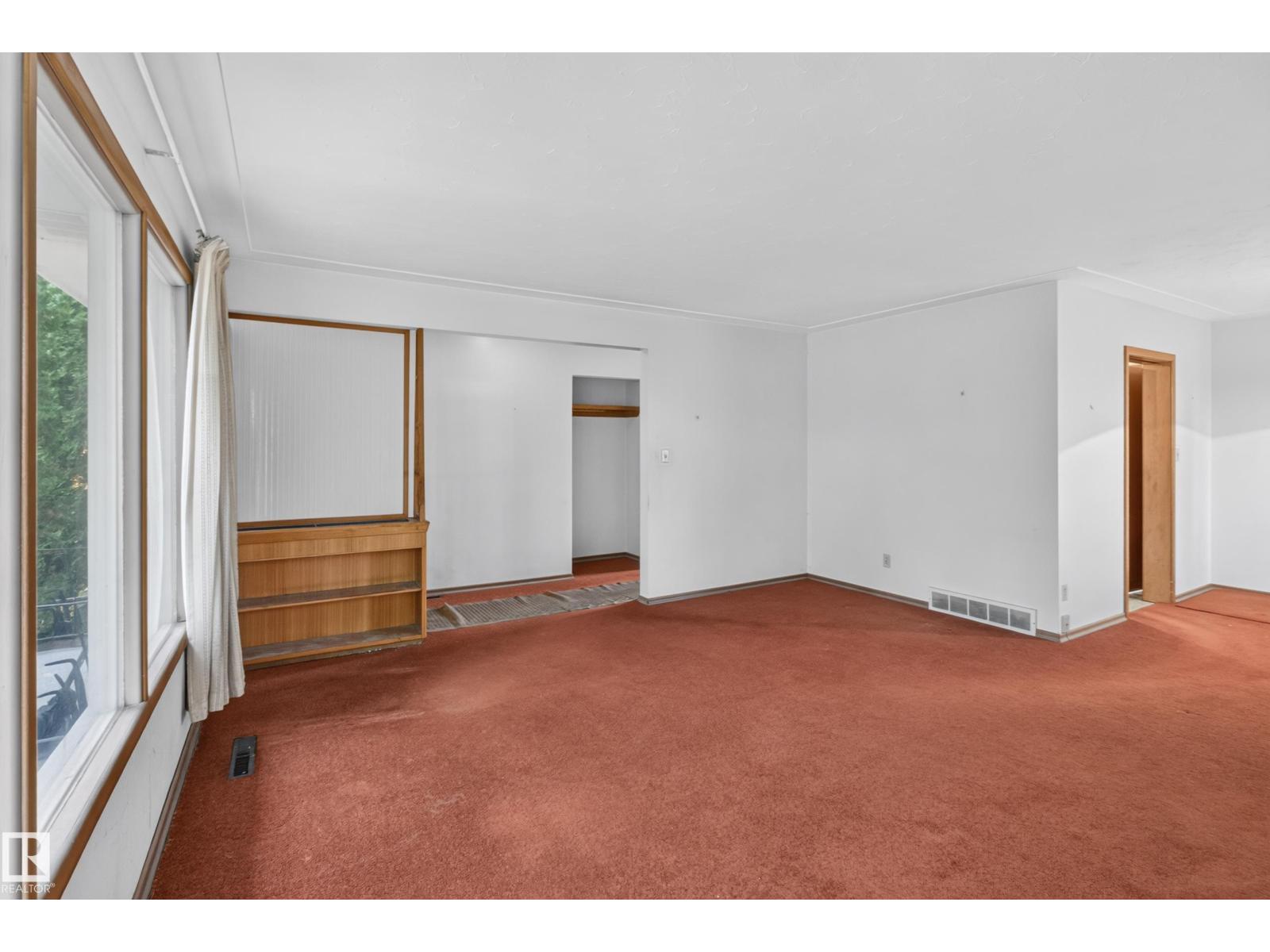 6321 104 AV NW