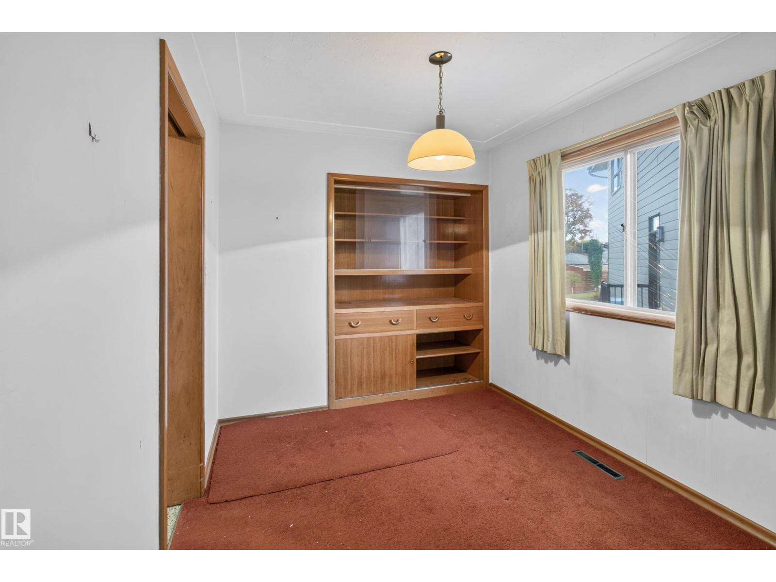 6321 104 AV NW