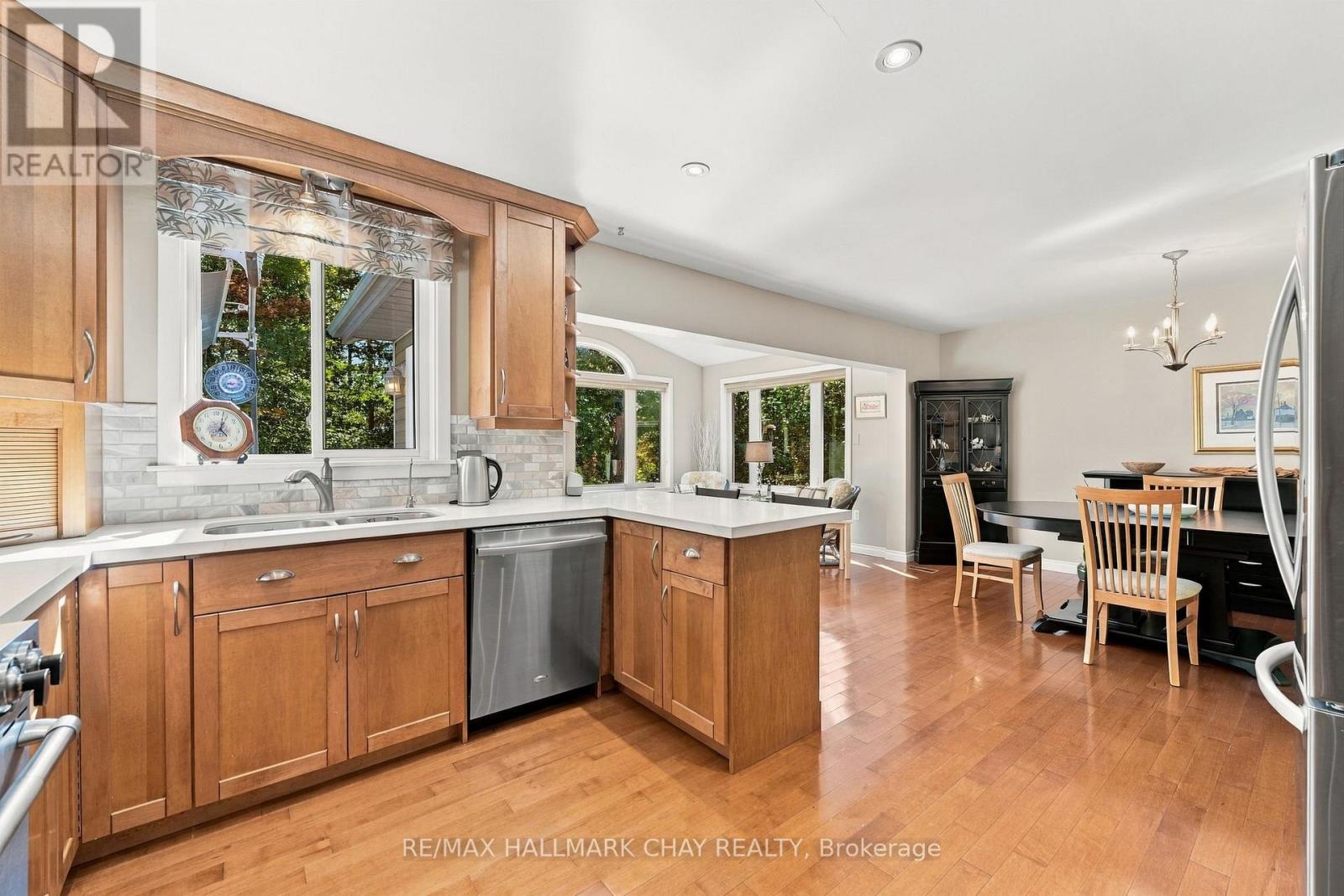 57 Belmont Crescent, Springwater (Midhurst), Ontario  L9X 0P7 - Photo 7 - S14027908