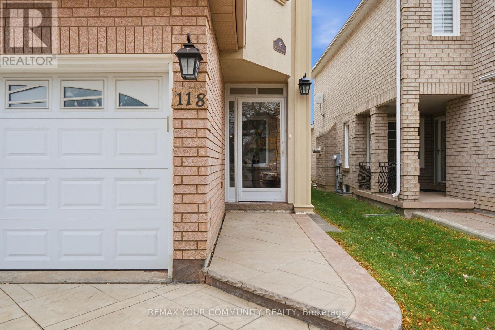 118 Waterbury Street, Caledon (Bolton East), Ontario  L7E 2G1 - Photo 3 - W14097526