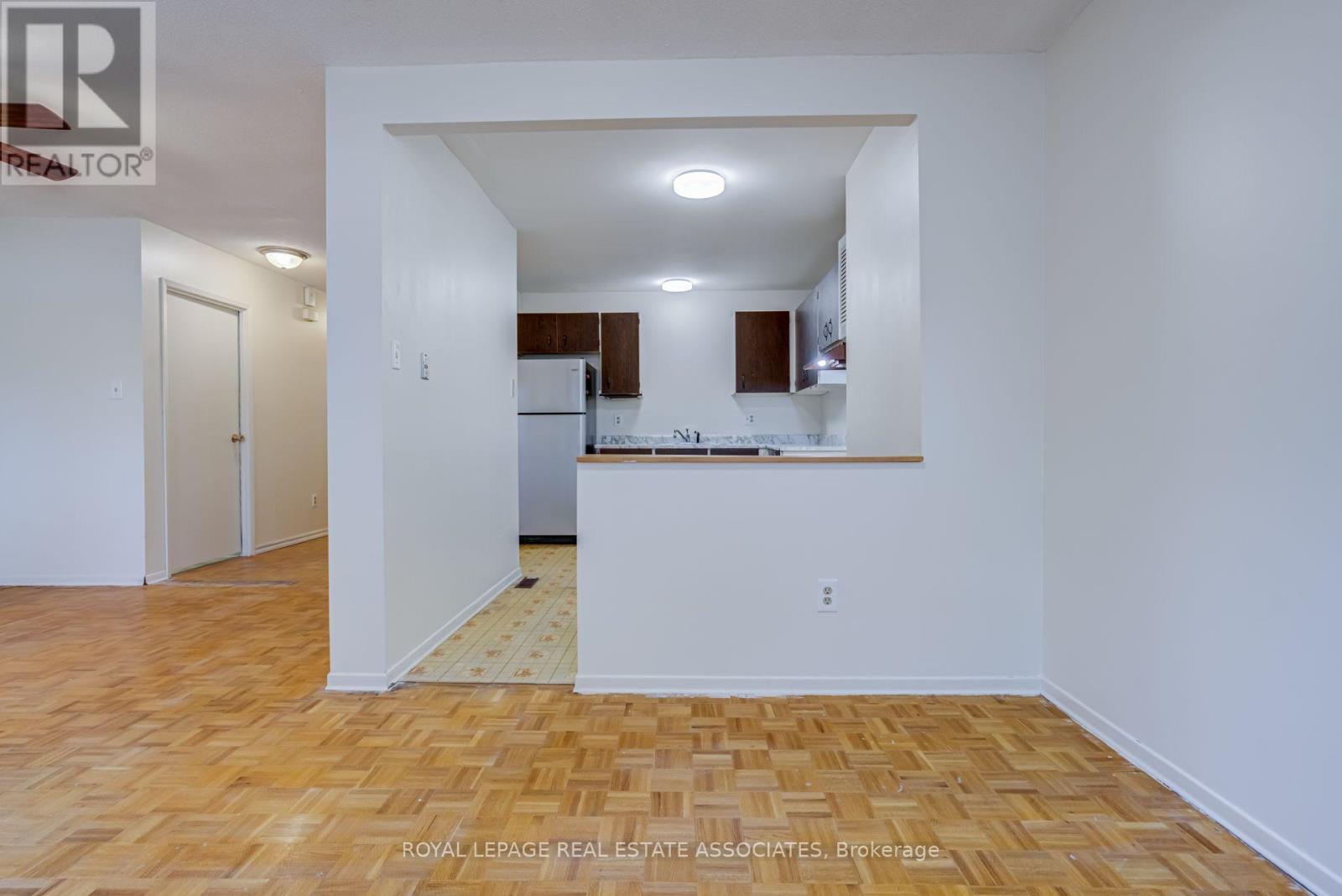 215 Mississauga Valley Boulevard, Mississauga (Mississauga Valleys), Ontario  L5A 1Y7 - Photo 13 - W14097610