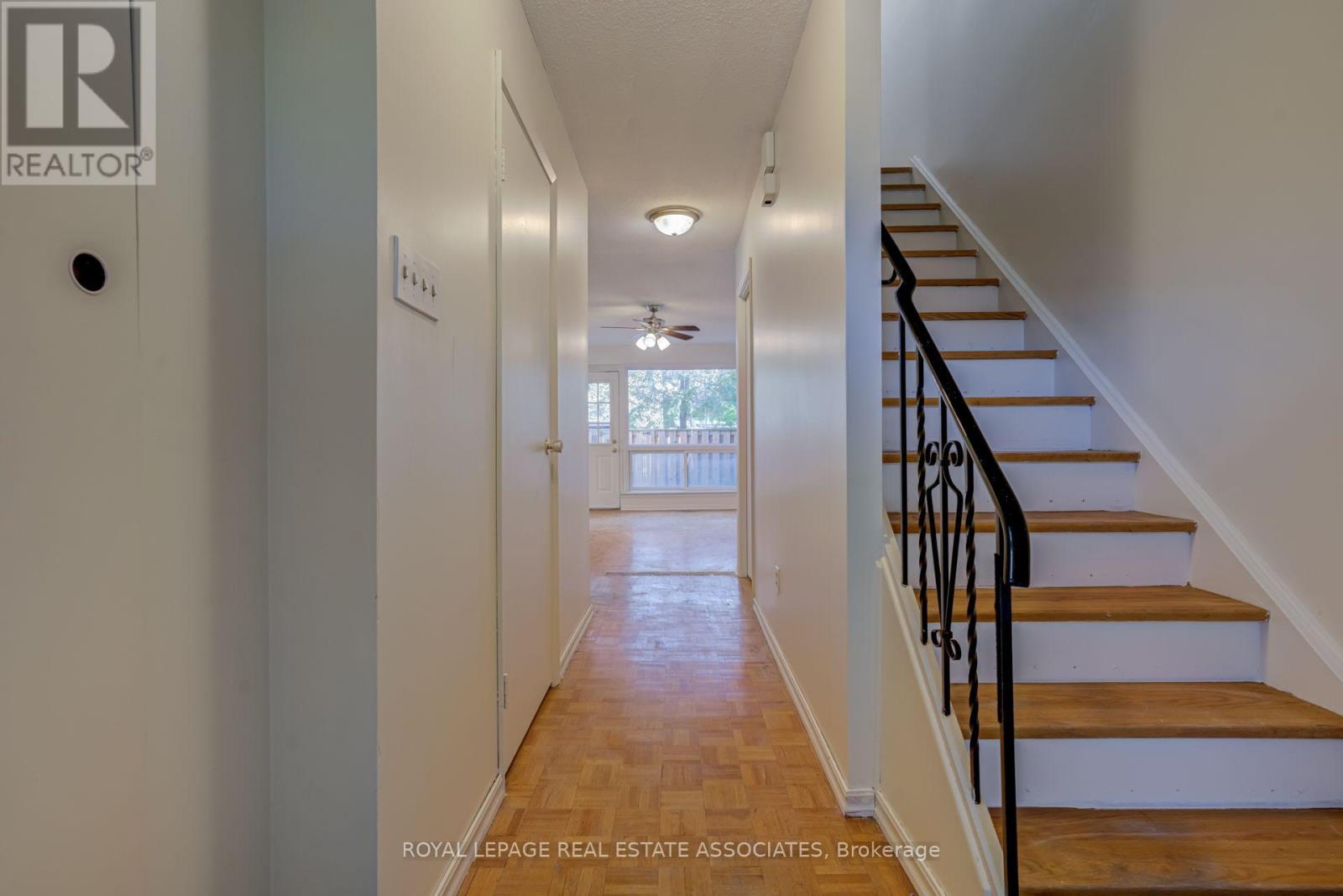 215 Mississauga Valley Boulevard, Mississauga (Mississauga Valleys), Ontario  L5A 1Y7 - Photo 5 - W14097610