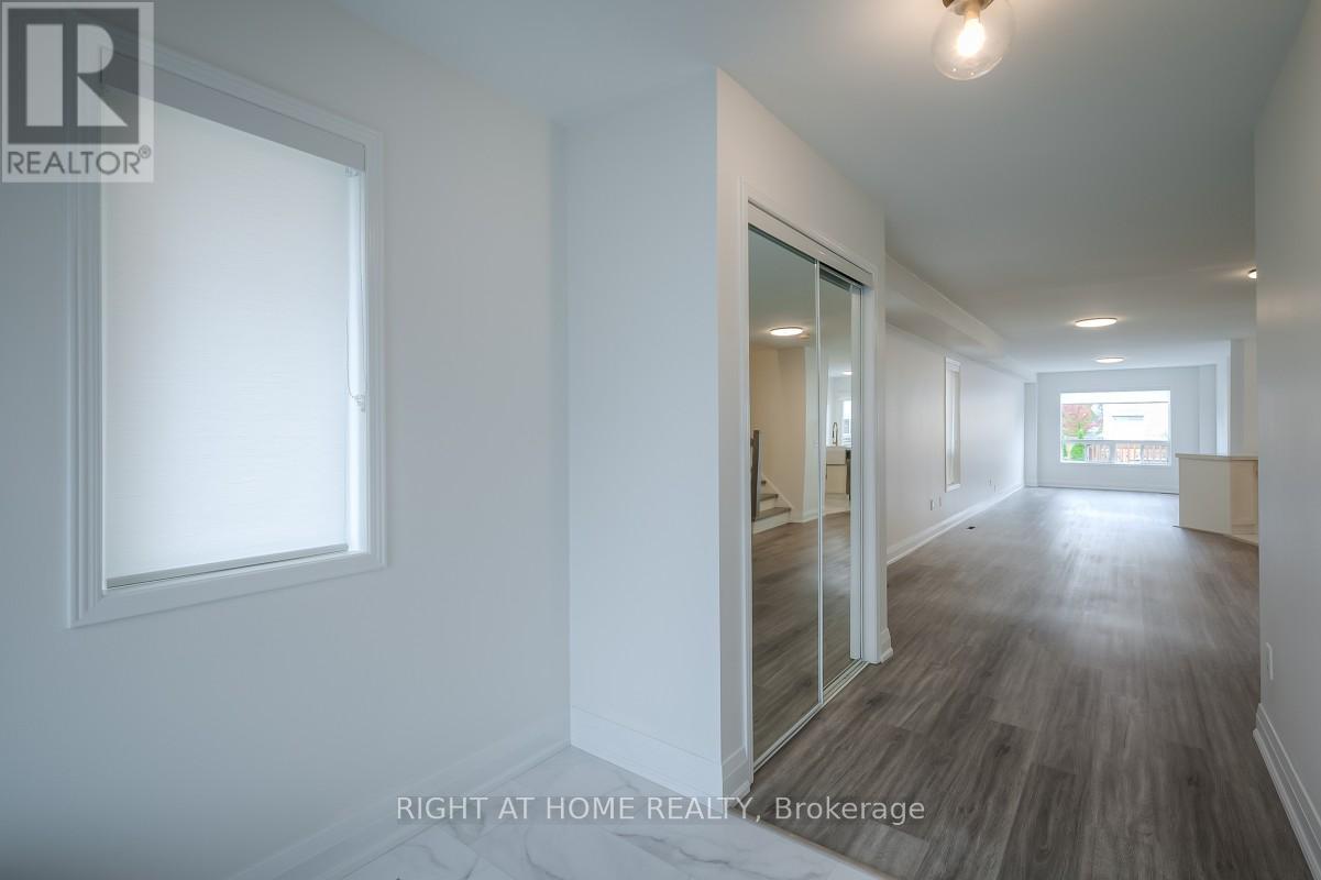 7401 Village Walk, Mississauga (Meadowvale Village), Ontario  L5W 1X6 - Photo 5 - W14097658