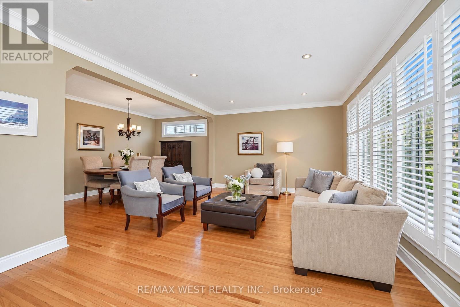 18 Nashland Avenue, Toronto (Princess-Rosethorn), Ontario  M9B 2V4 - Photo 3 - W14097668