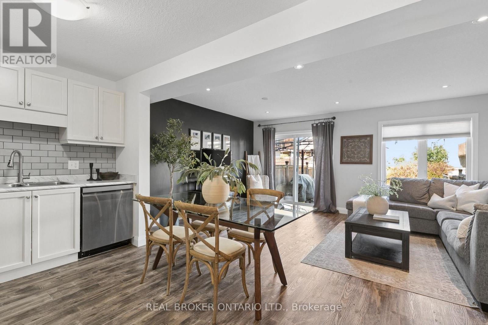 42 Renfrew Street, Kitchener, Ontario  N2R 0G5 - Photo 3 - X14097660