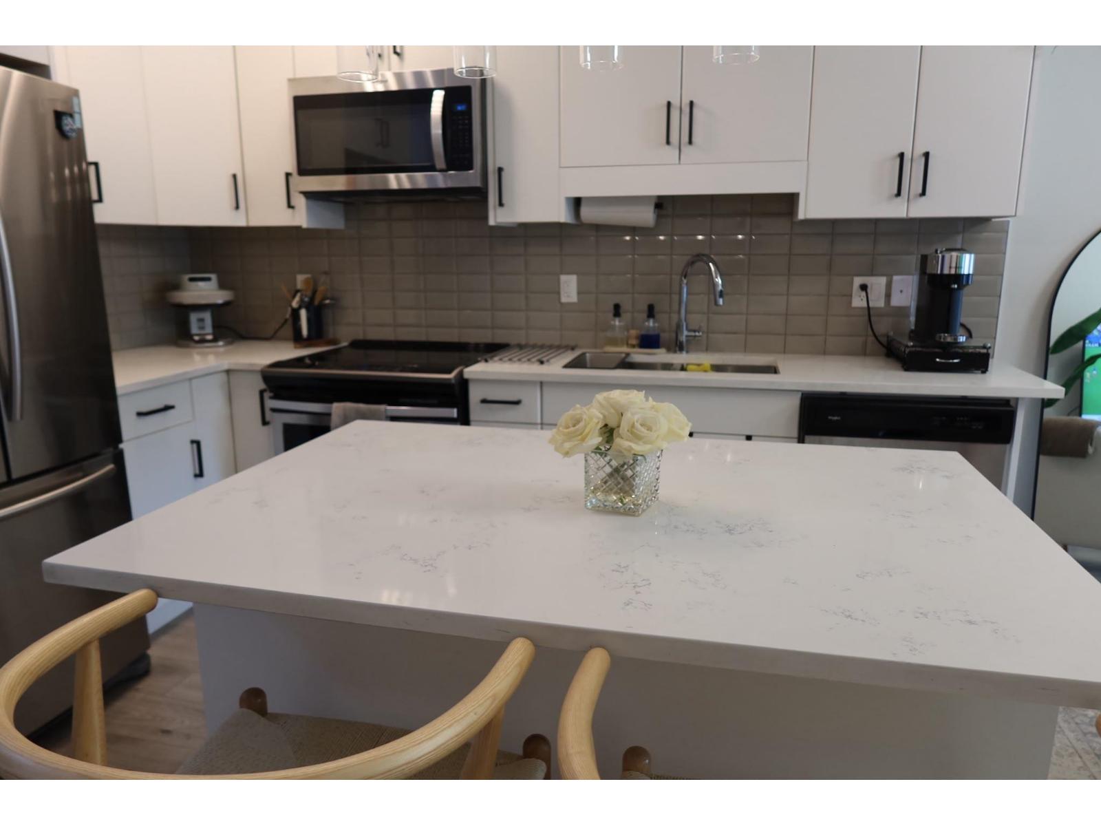 310 13799 101 Avenue, Surrey, British Columbia  V3T 0N9 - Photo 2 - R3172822