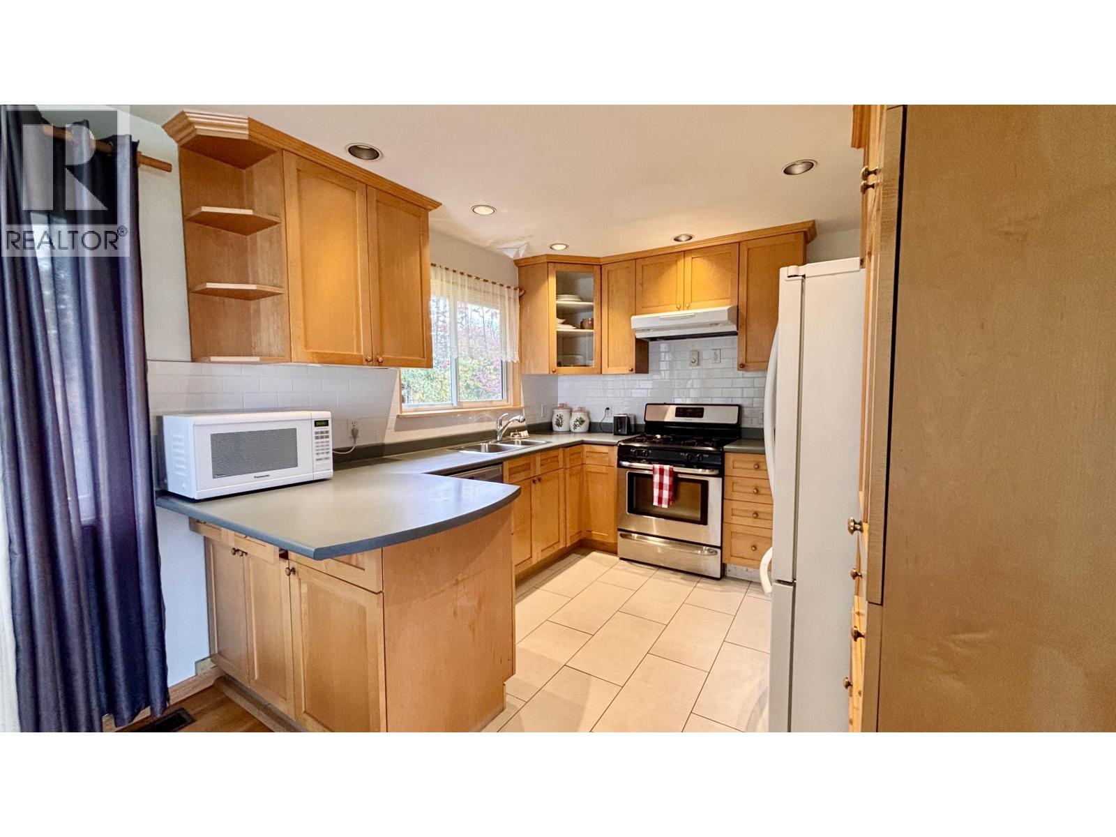 51 White Street, Kitimat, British Columbia  V8C 1H9 - Photo 7 - R3176784