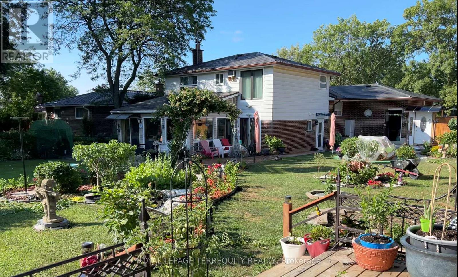 3253 Ibbetson Crescent, Mississauga, Ontario  L5C 1Z1 - Photo 39 - W14092906