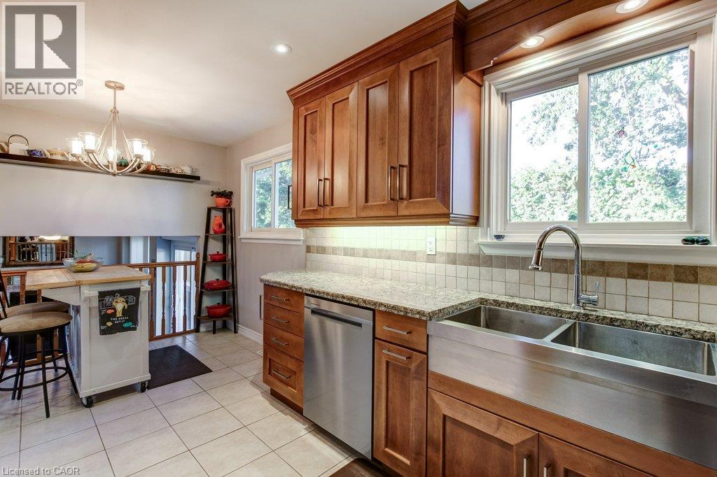 1485 Newlands Crescent, Burlington, Ontario  L7M 1N8 - Photo 9 - 40872334