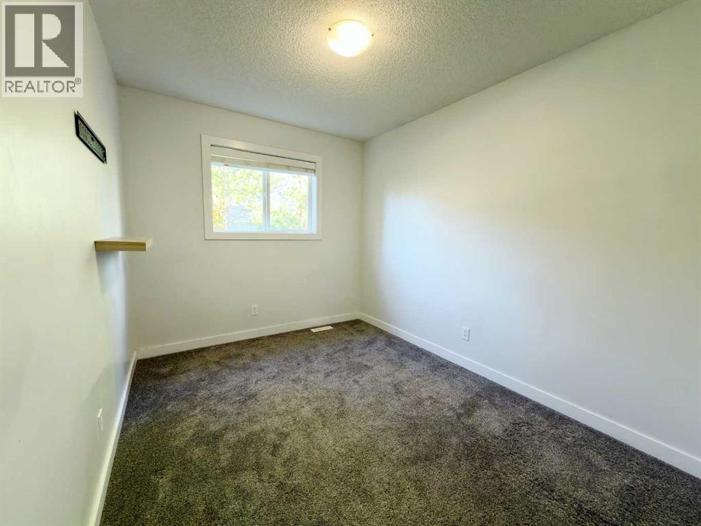 87, 105 Drake Landing Common