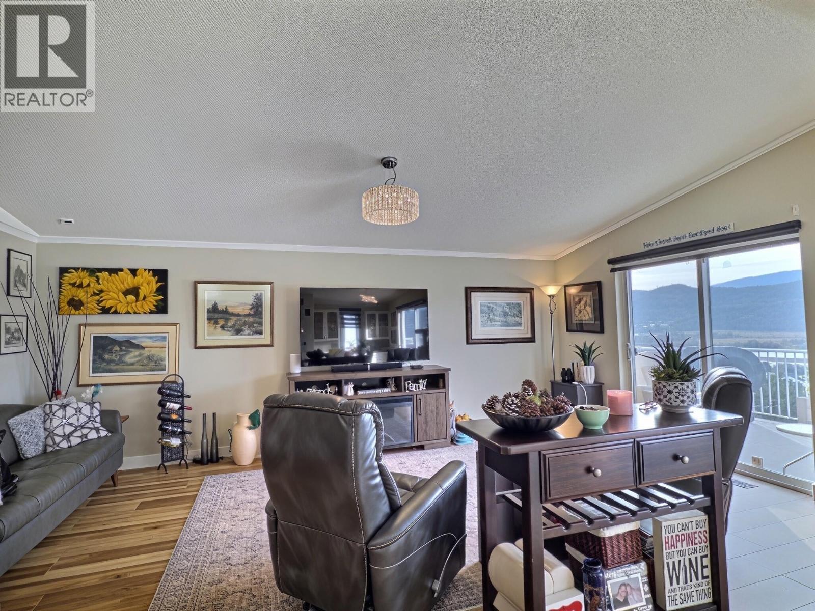 3099 SHUSWAP  E Road Unit# 6