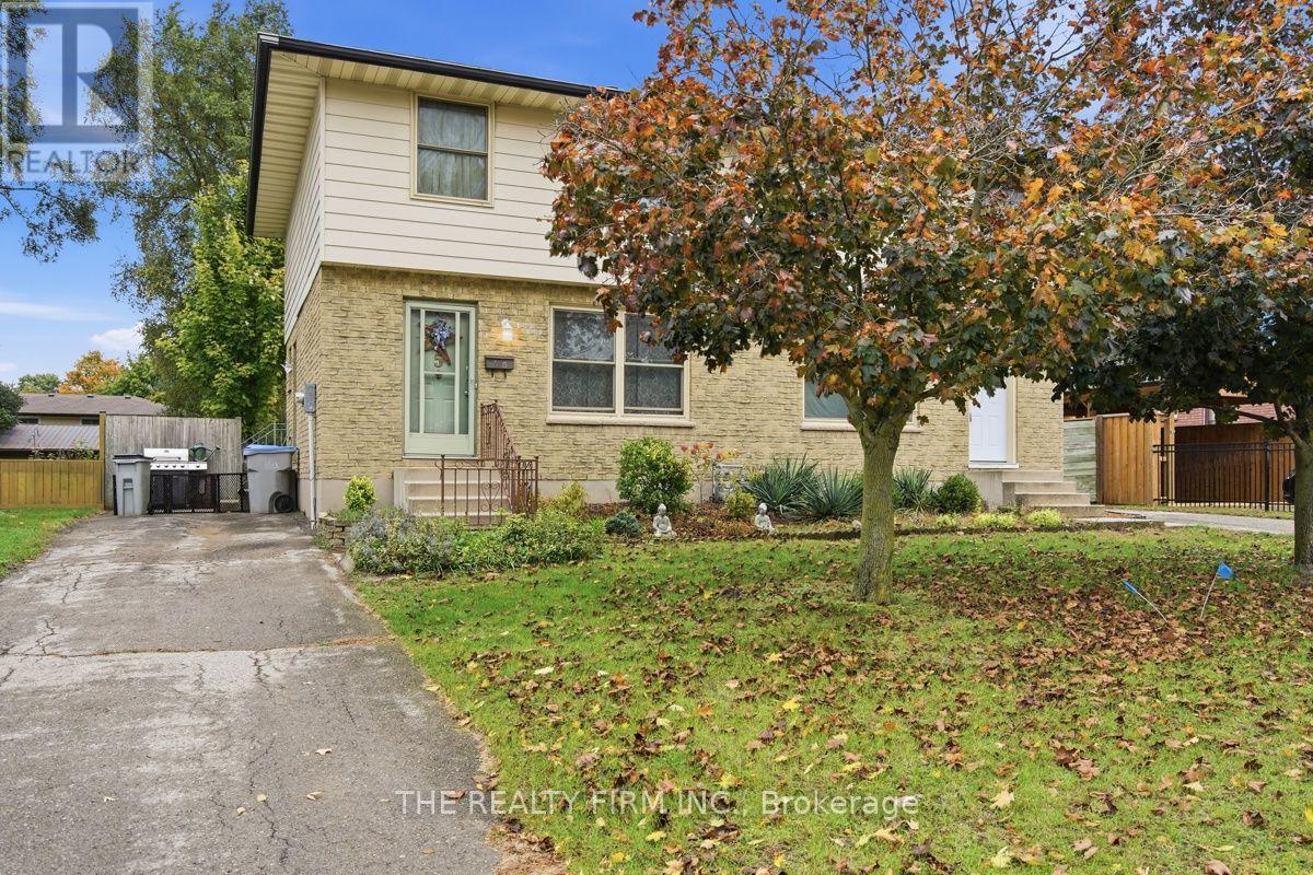 195-197 SOUTHFIELD DRIVE, Strathroy-Caradoc, Ontario