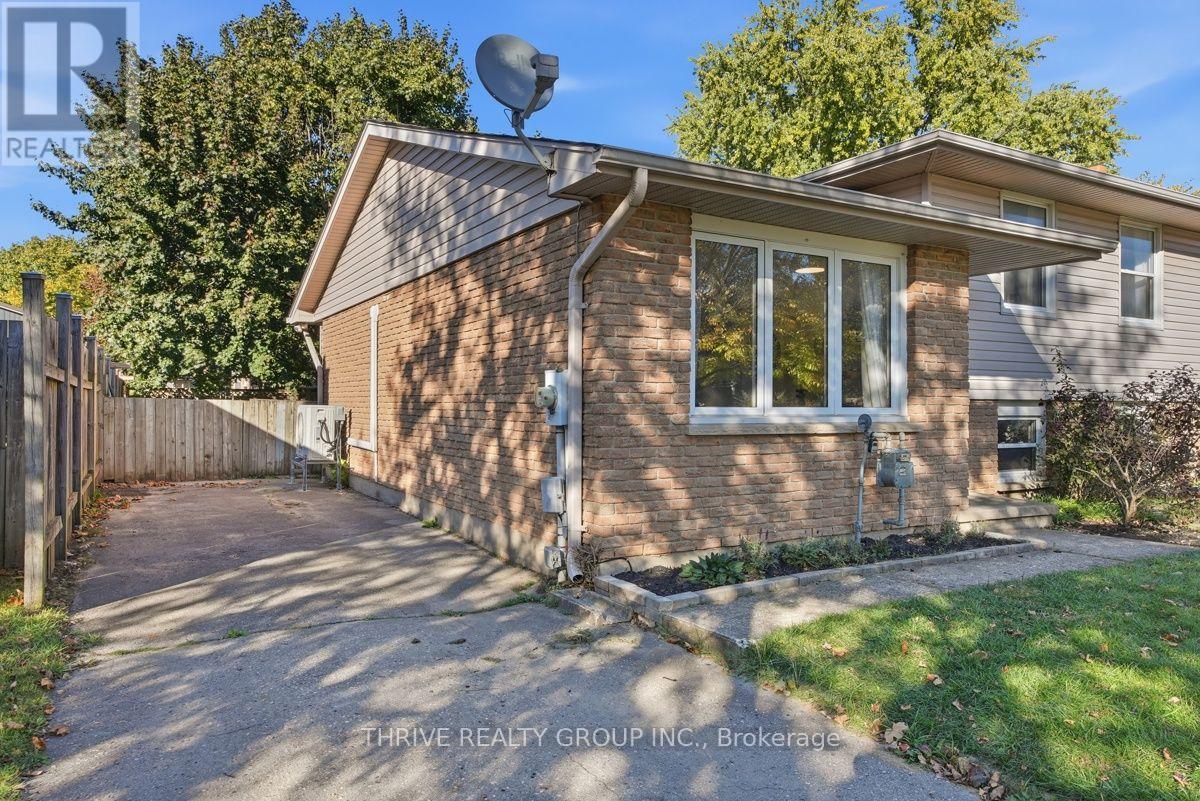 3 Parcreek Place, Strathroy-Caradoc, Ontario  N7G 3S1 - Photo 2 - X14097806
