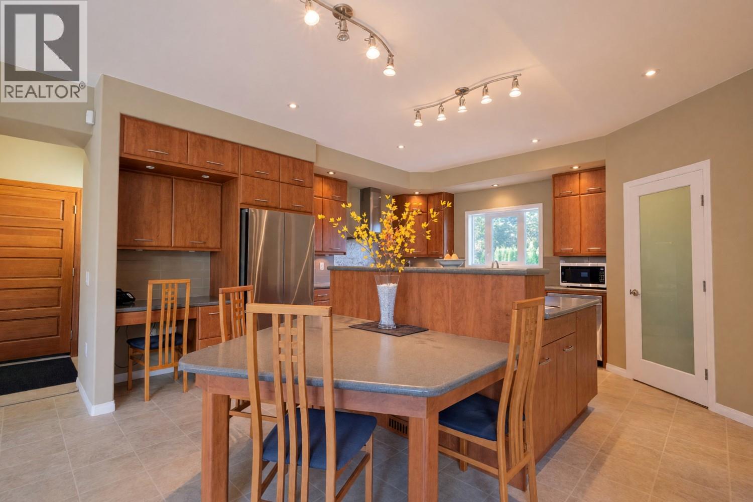 133 Devon Drive, Penticton, British Columbia  V0H 1R5 - Photo 5 - 10403194
