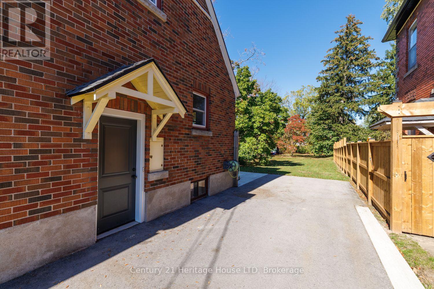 222 Phipps Street, Fort Erie (Central), Ontario L2A 2V5 - Photo 4 - X14097728