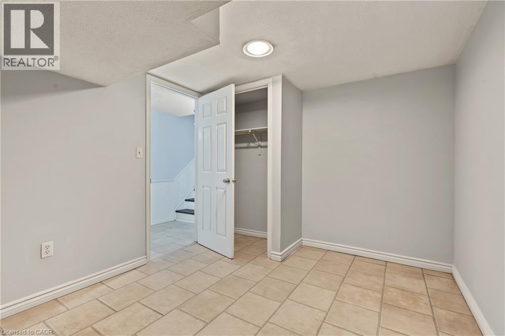 8 Valanna Court, Hamilton, Ontario  L9C 7A3 - Photo 31 - 40871373