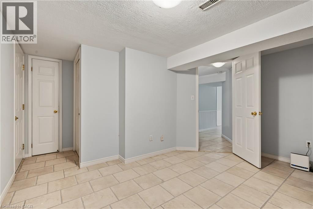 8 Valanna Court, Hamilton, Ontario  L9C 7A3 - Photo 37 - 40871373