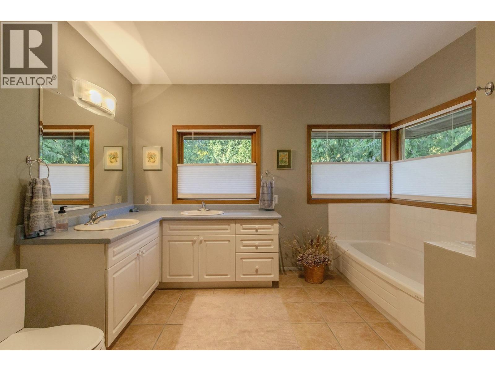 496 Melmore Road, Bowen Island, British Columbia  V0N 1G1 - Photo 19 - R3176872