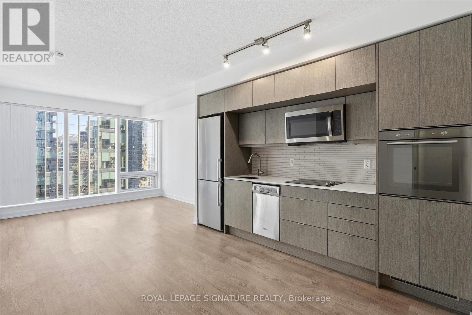 2004 - 10 York Street, Toronto, Ontario  M5J 0E1 - Photo 2 - C14097714