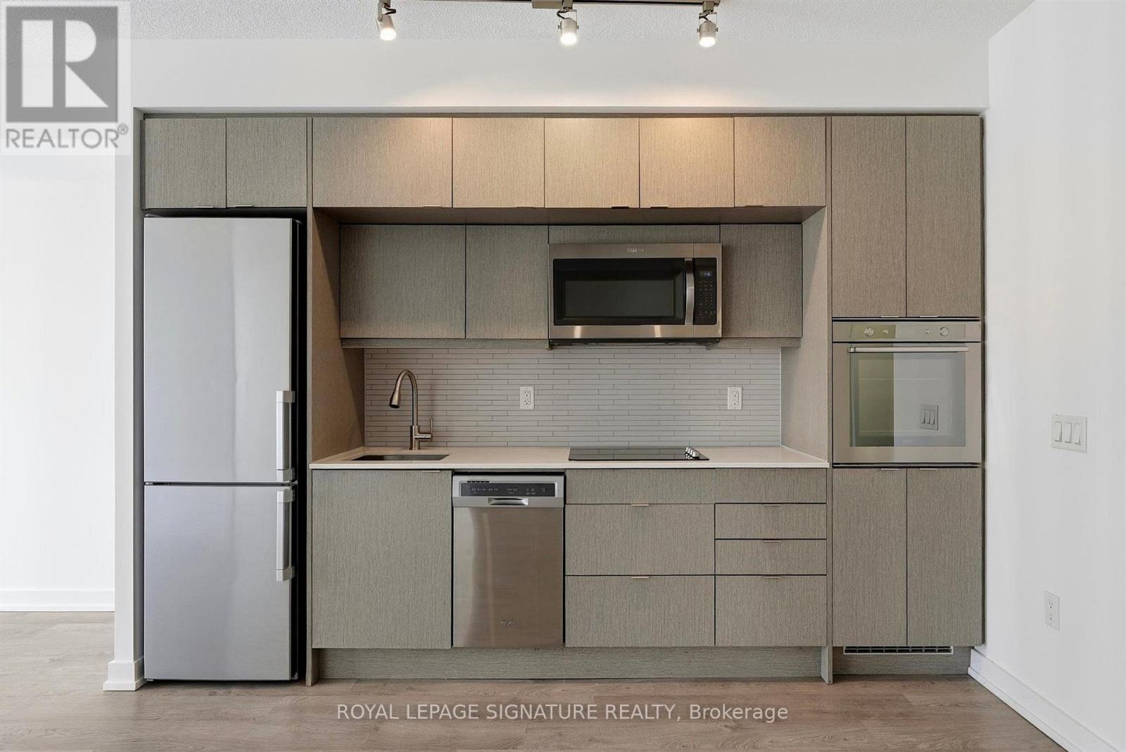 2004 - 10 York Street, Toronto, Ontario  M5J 0E1 - Photo 3 - C14097714