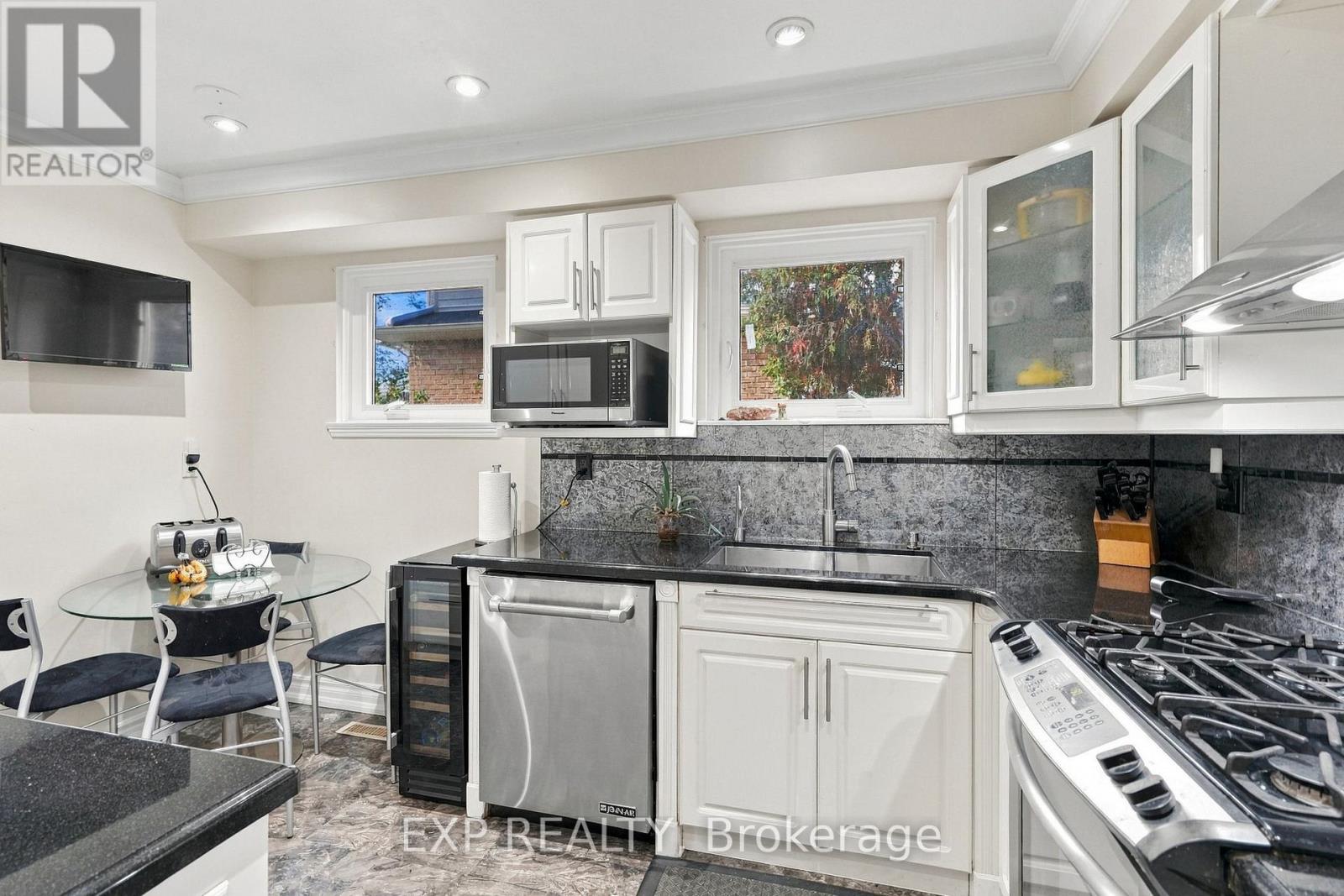 88 Valdor Drive, Toronto, Ontario  M1V 1R5 - Photo 2 - E14097762