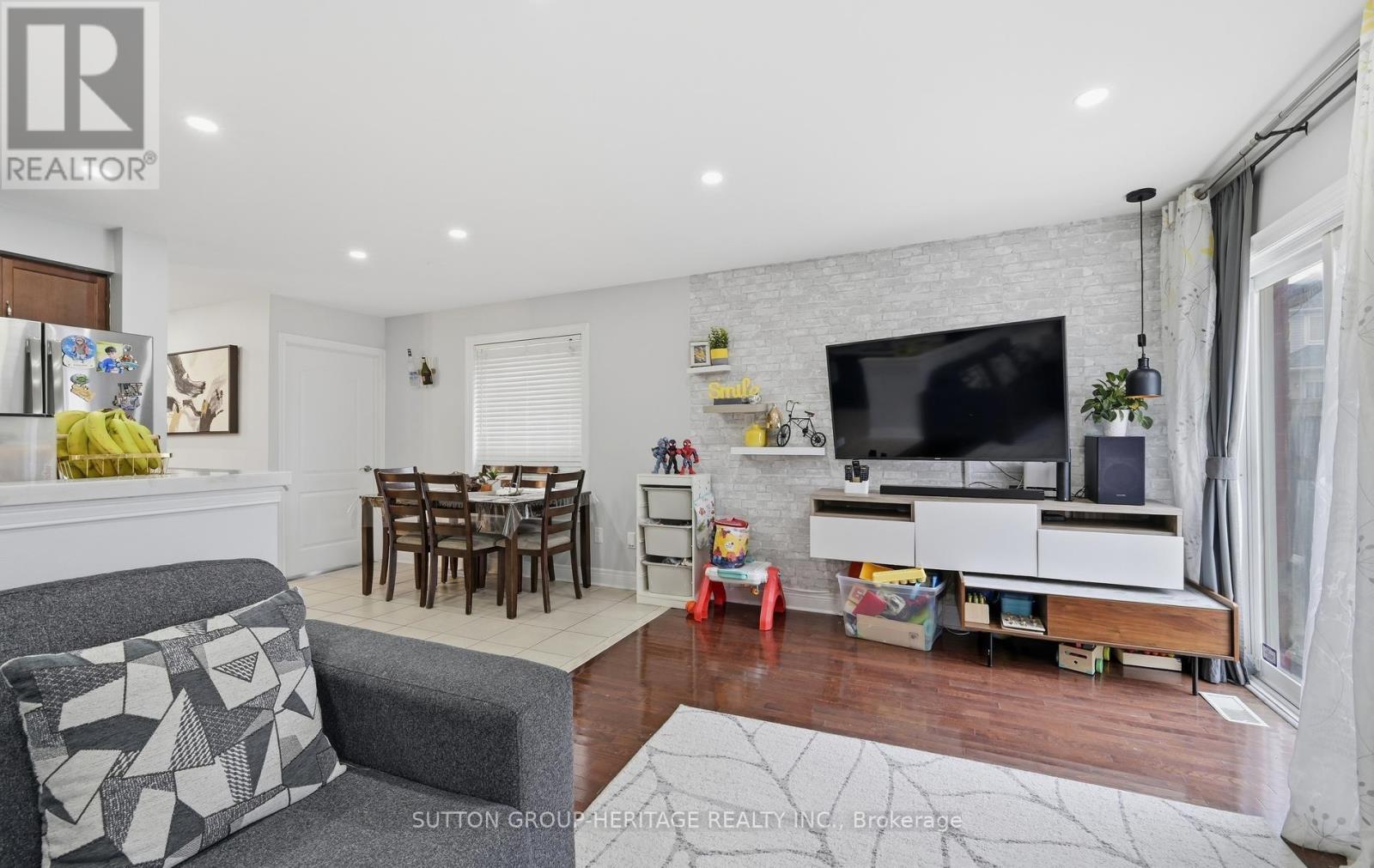 29 TOZER CRESCENT