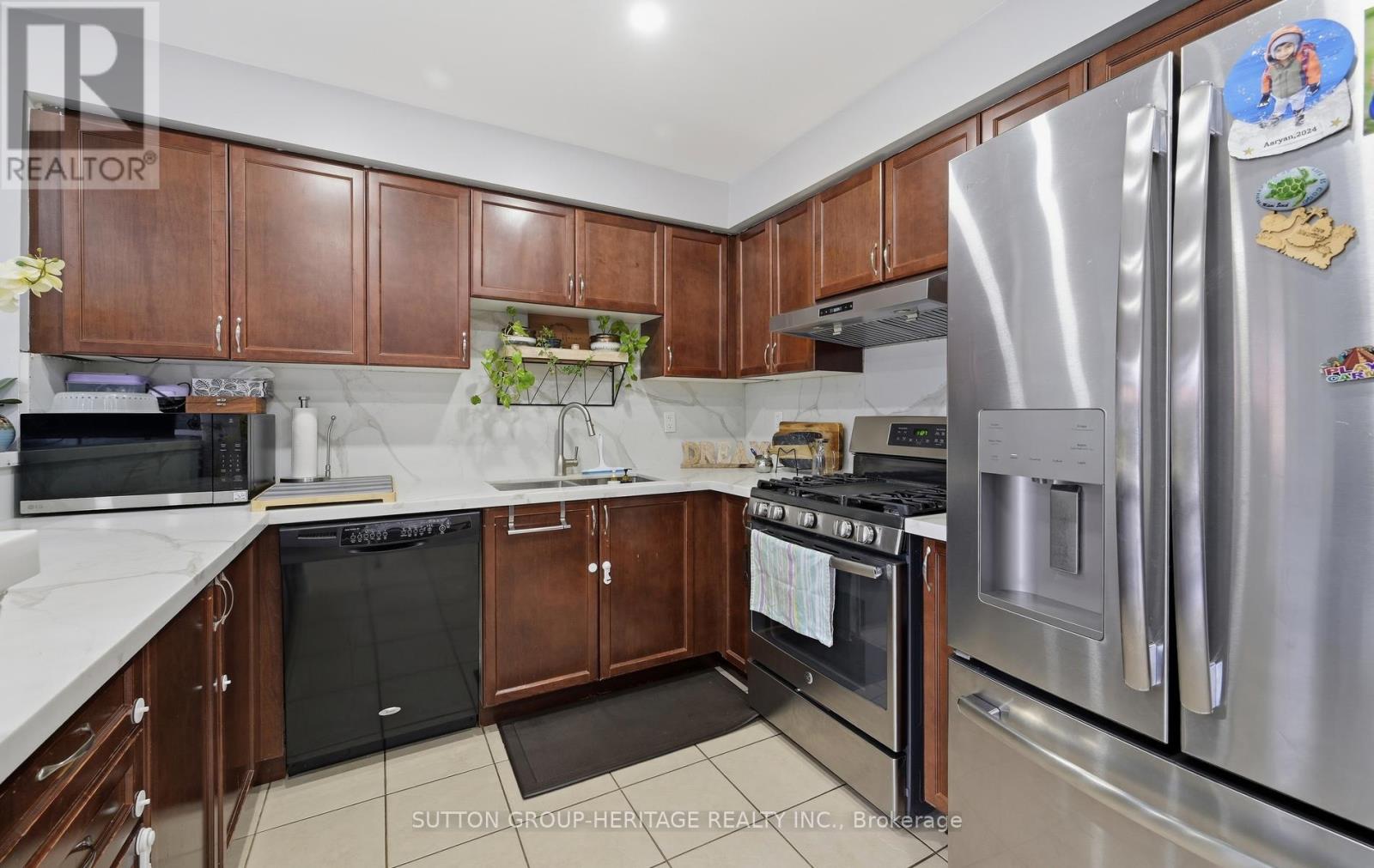 29 Tozer Crescent, Ajax, Ontario  L1T 4Z9 - Photo 4 - E14097816
