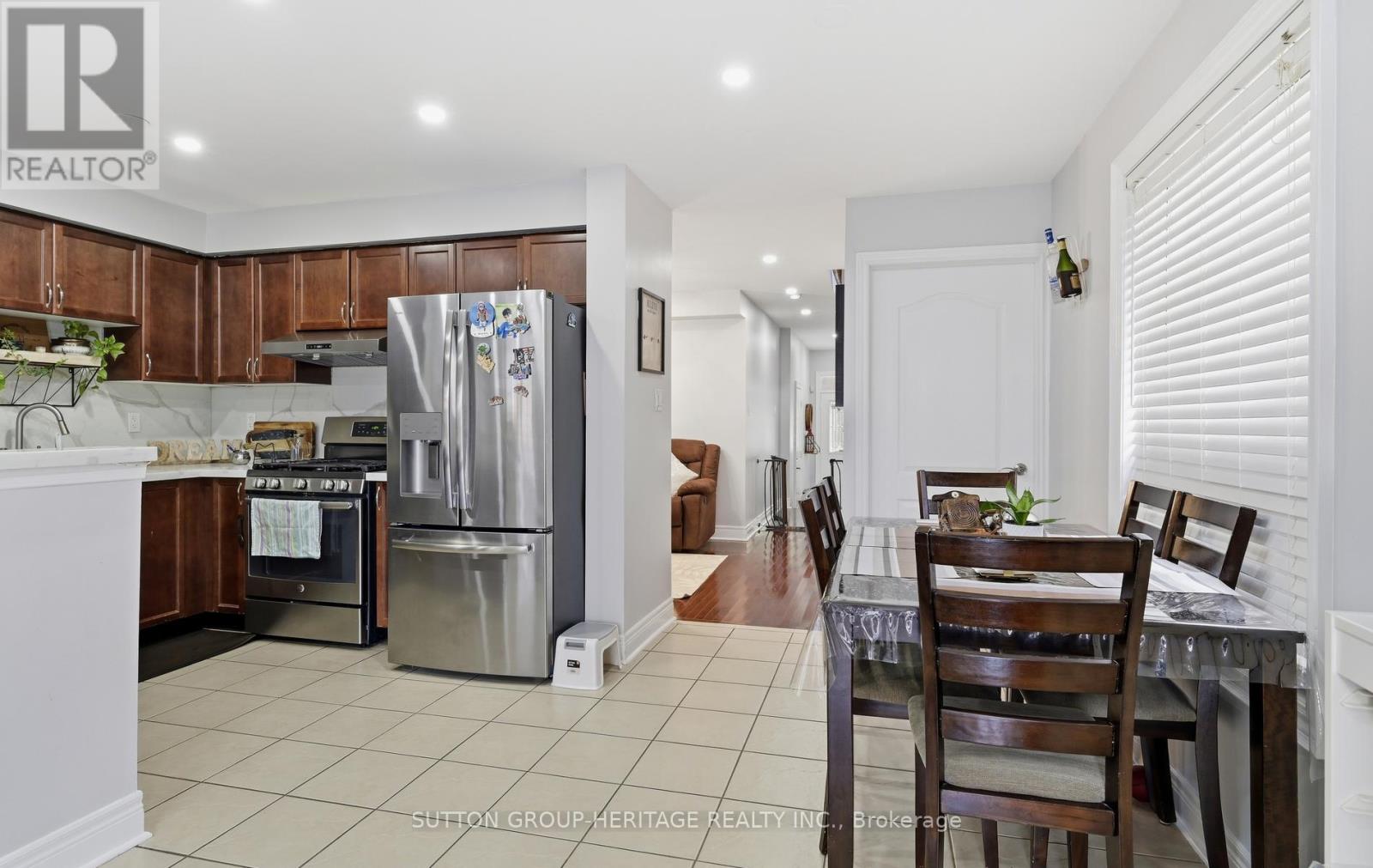 29 Tozer Crescent, Ajax, Ontario  L1T 4Z9 - Photo 5 - E14097816