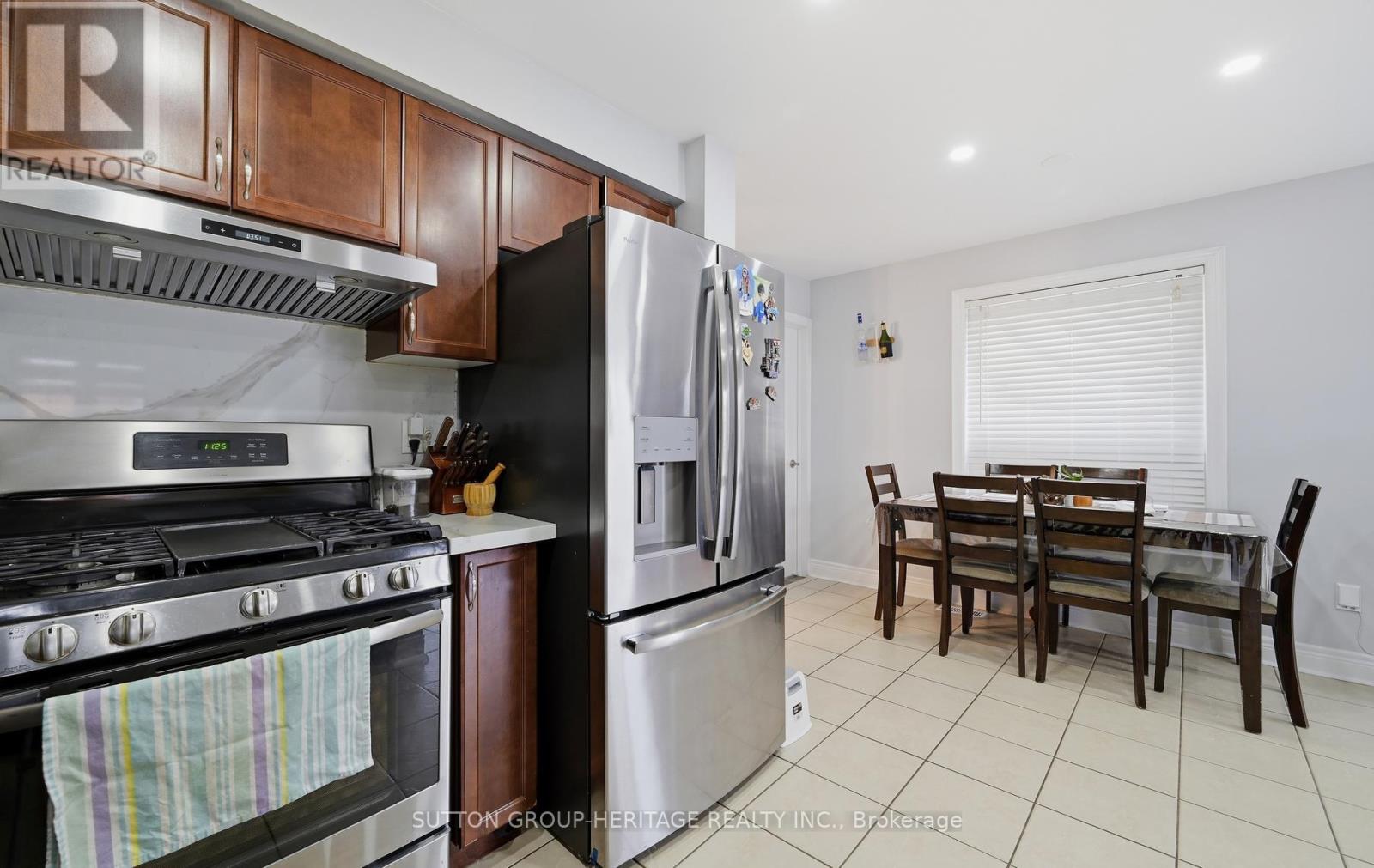 29 Tozer Crescent, Ajax, Ontario  L1T 4Z9 - Photo 6 - E14097816