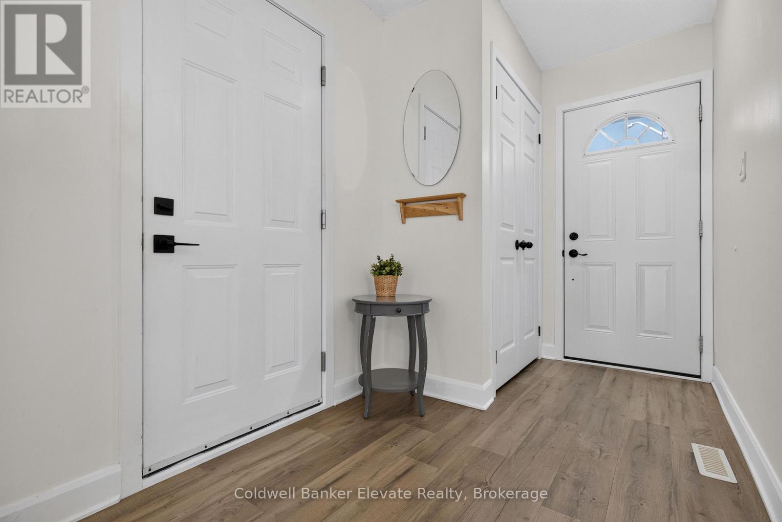 15 Nakiska Court, Barrie, Ontario  L4N 8C4 - Photo 4 - S14097818