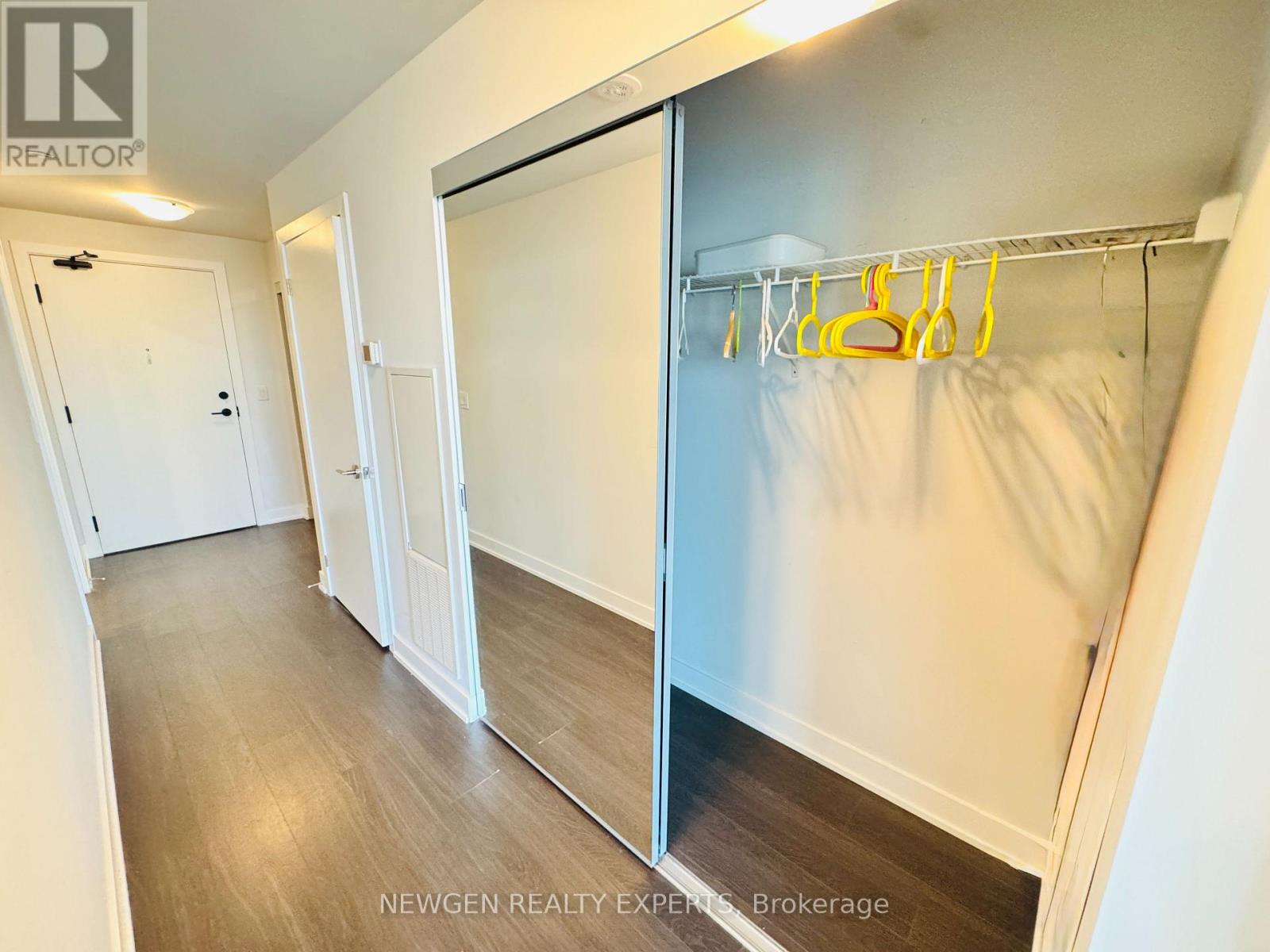 3504 - 430 Square One Drive, Mississauga, Ontario  L5B 0L6 - Photo 6 - W13885508