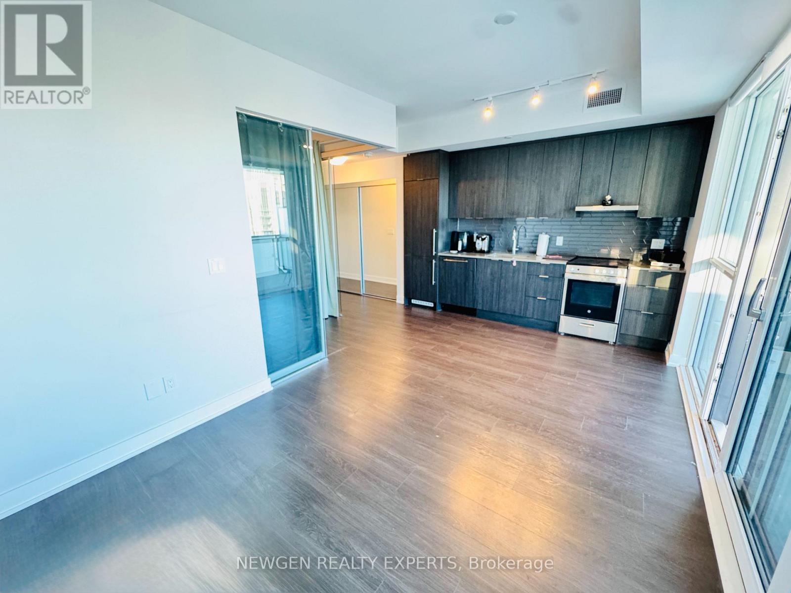 3504 - 430 Square One Drive, Mississauga, Ontario  L5B 0L6 - Photo 10 - W13885508