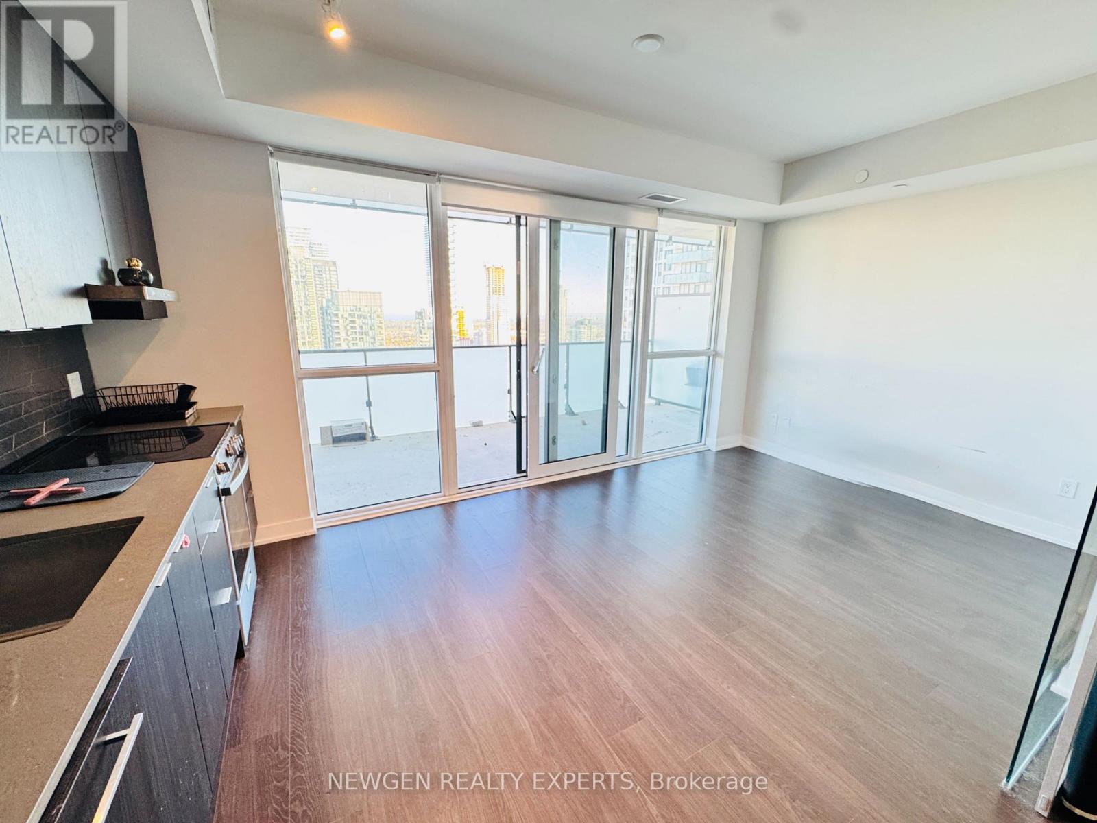 3504 - 430 Square One Drive, Mississauga, Ontario  L5B 0L6 - Photo 11 - W13885508