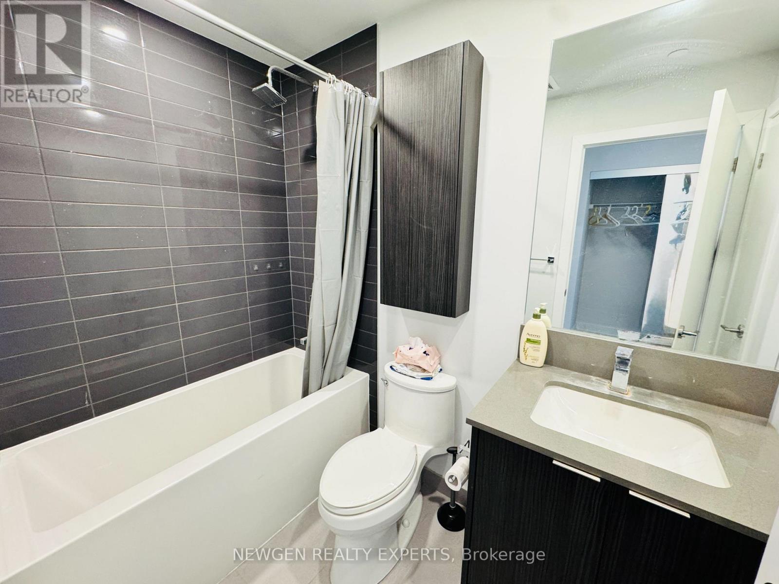 3504 - 430 Square One Drive, Mississauga, Ontario  L5B 0L6 - Photo 4 - W13885508