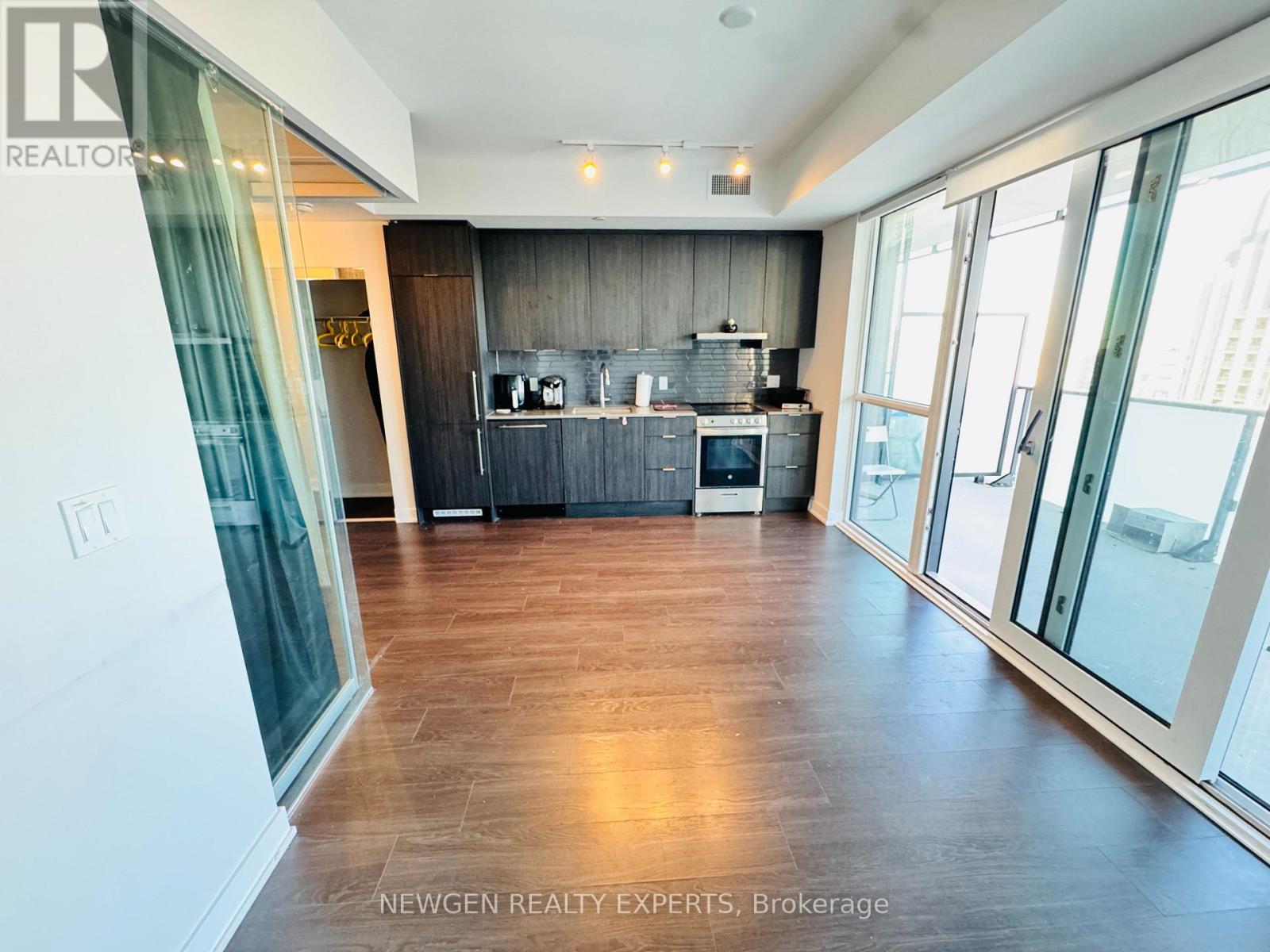 3504 - 430 Square One Drive, Mississauga, Ontario  L5B 0L6 - Photo 12 - W13885508