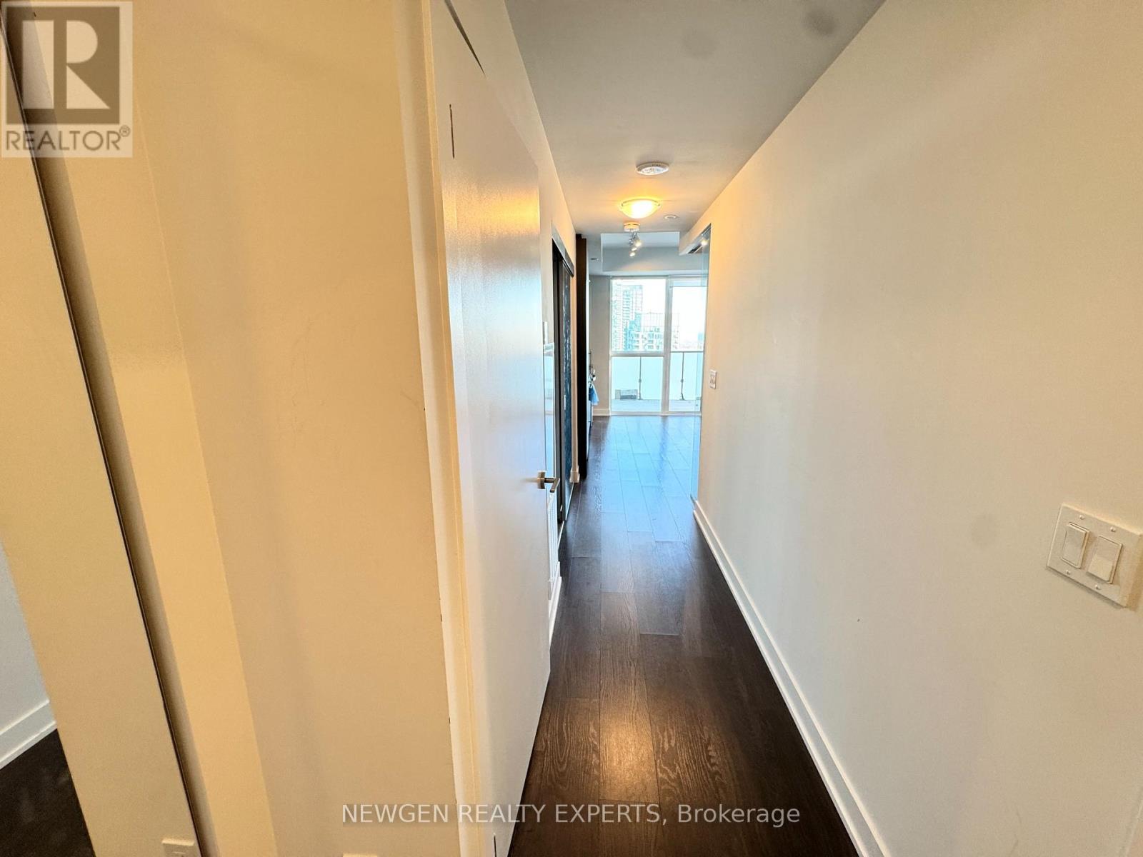 3504 - 430 Square One Drive, Mississauga, Ontario  L5B 0L6 - Photo 2 - W13885508