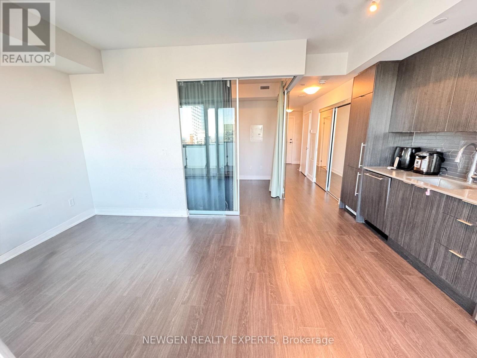 3504 - 430 Square One Drive, Mississauga, Ontario  L5B 0L6 - Photo 9 - W13885508