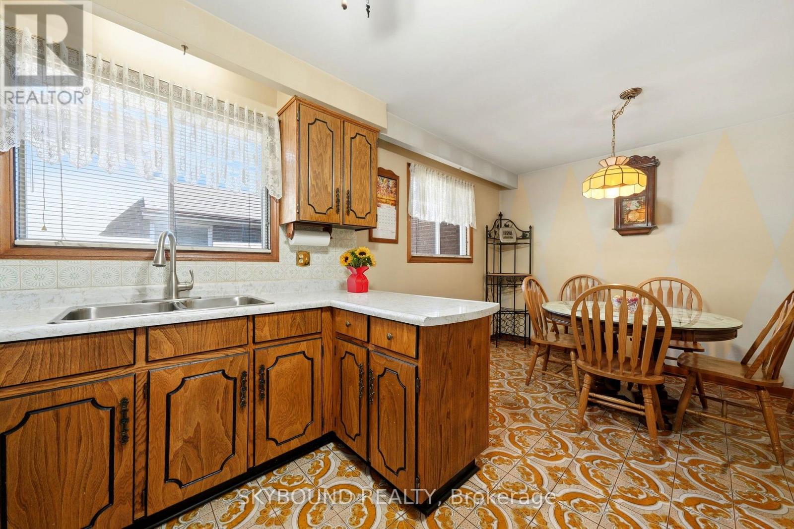 64a Saint Georges Boulevard, Toronto, Ontario  M9R 1X4 - Photo 15 - W14097796