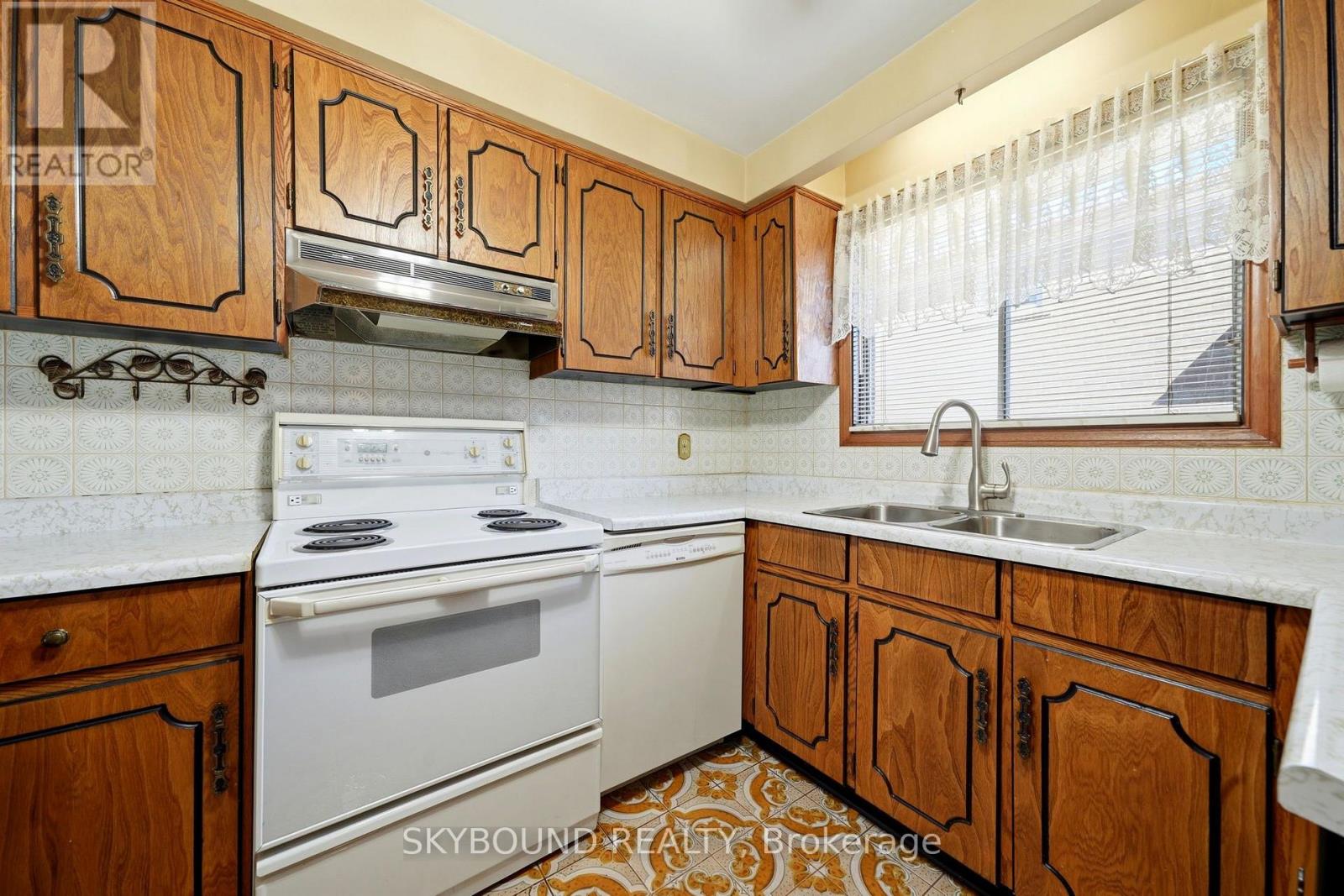 64a Saint Georges Boulevard, Toronto, Ontario  M9R 1X4 - Photo 16 - W14097796