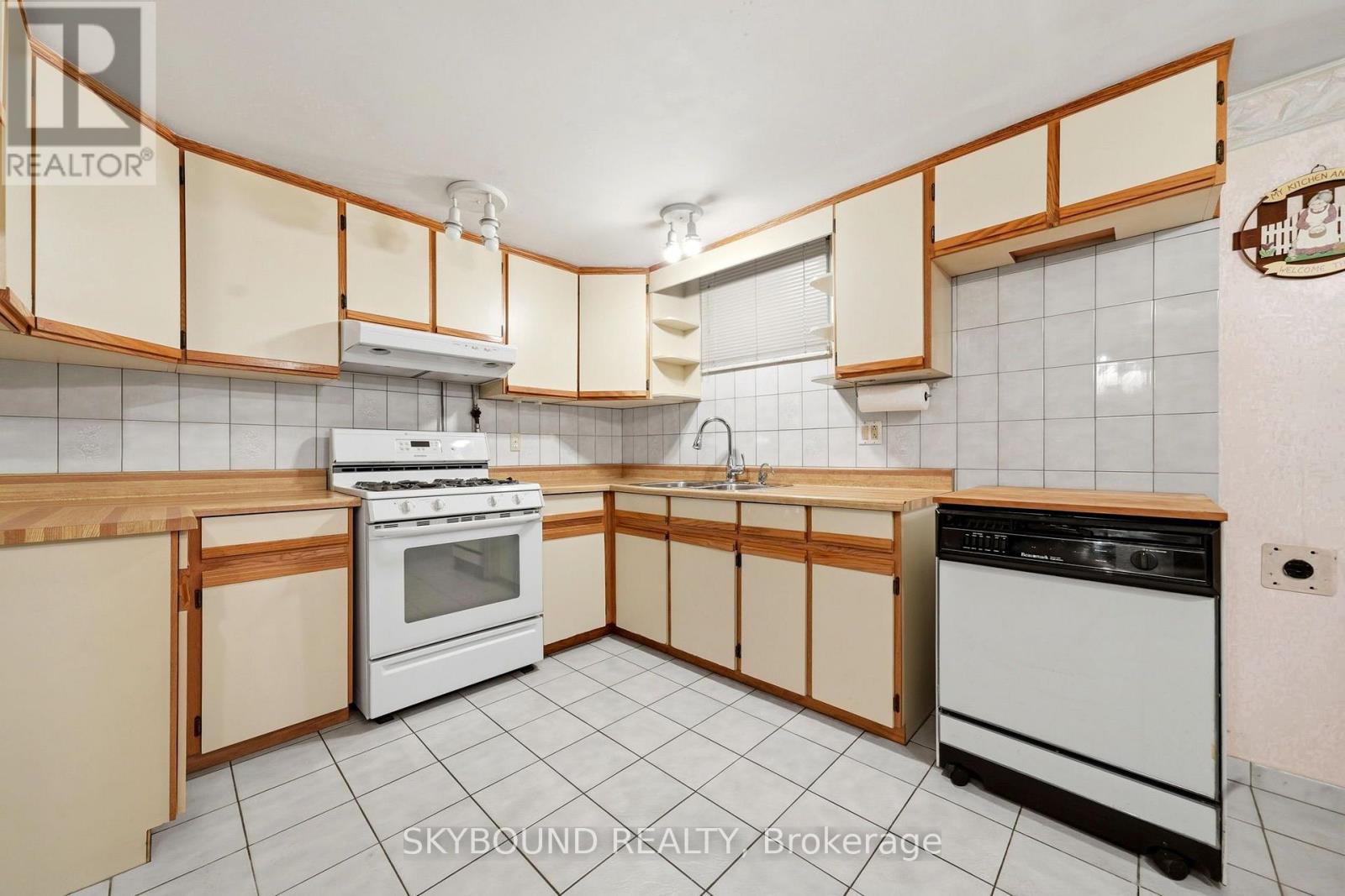 64a Saint Georges Boulevard, Toronto, Ontario  M9R 1X4 - Photo 34 - W14097796