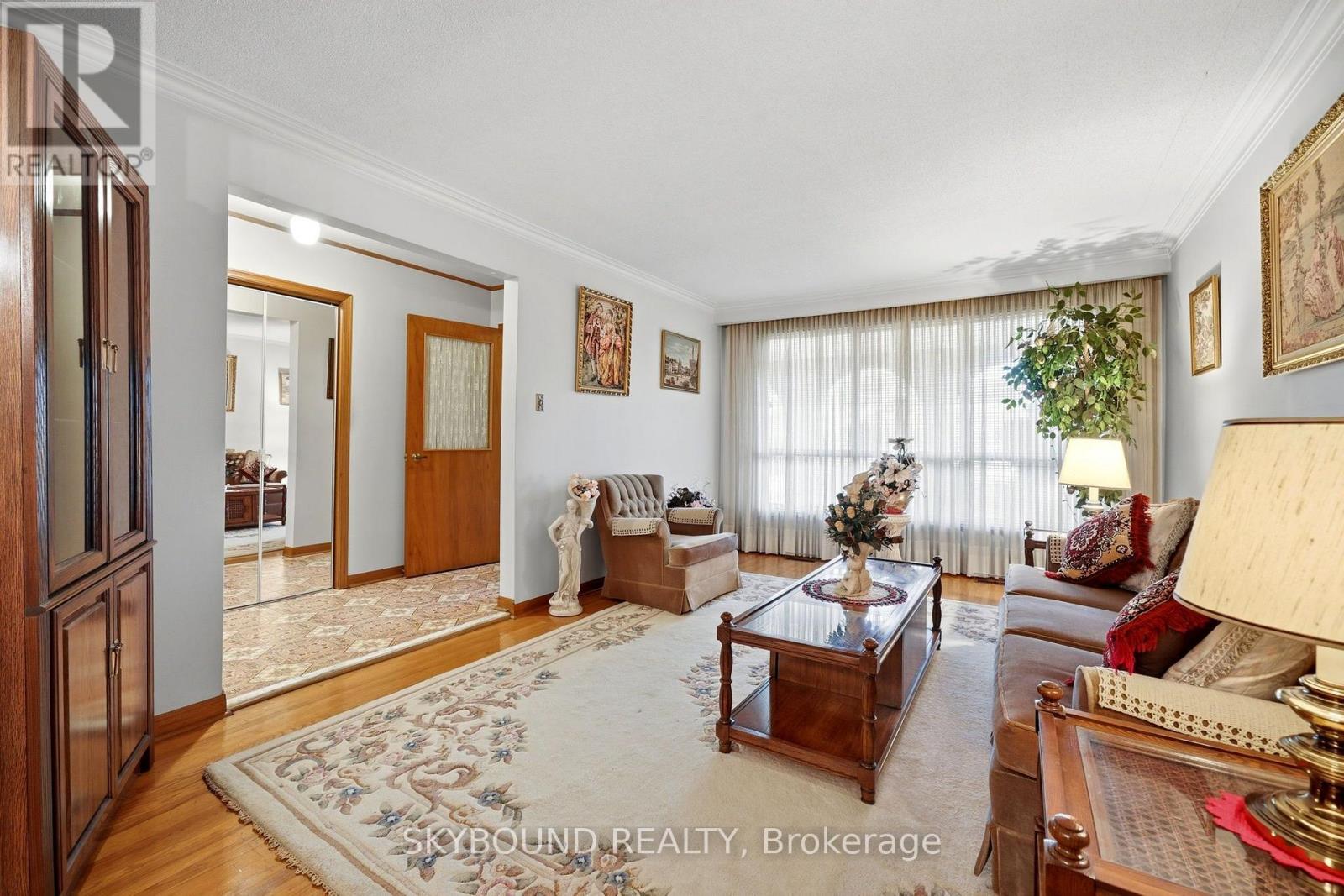 64a Saint Georges Boulevard, Toronto, Ontario  M9R 1X4 - Photo 7 - W14097796