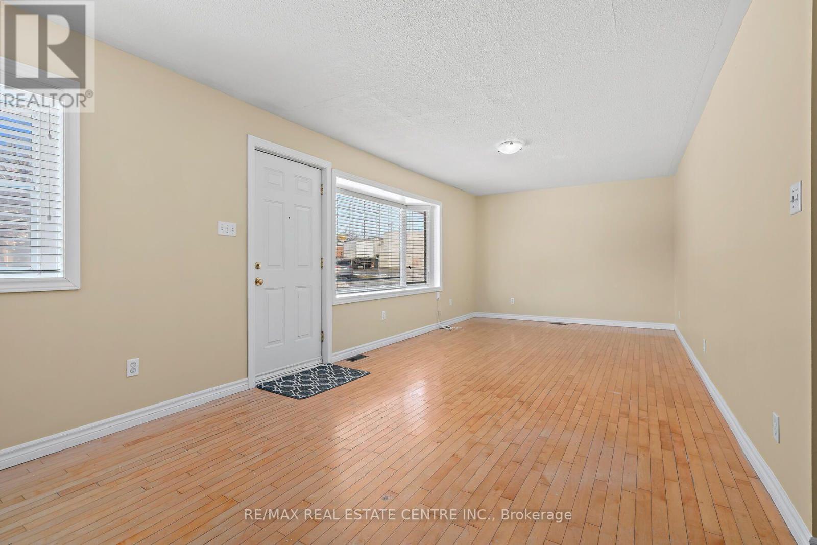 7 Rexway Drive, Halton Hills, Ontario  L7G 1P9 - Photo 2 - W14097808