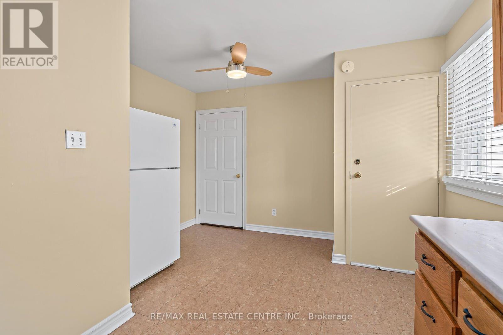 7 Rexway Drive, Halton Hills, Ontario  L7G 1P9 - Photo 6 - W14097808