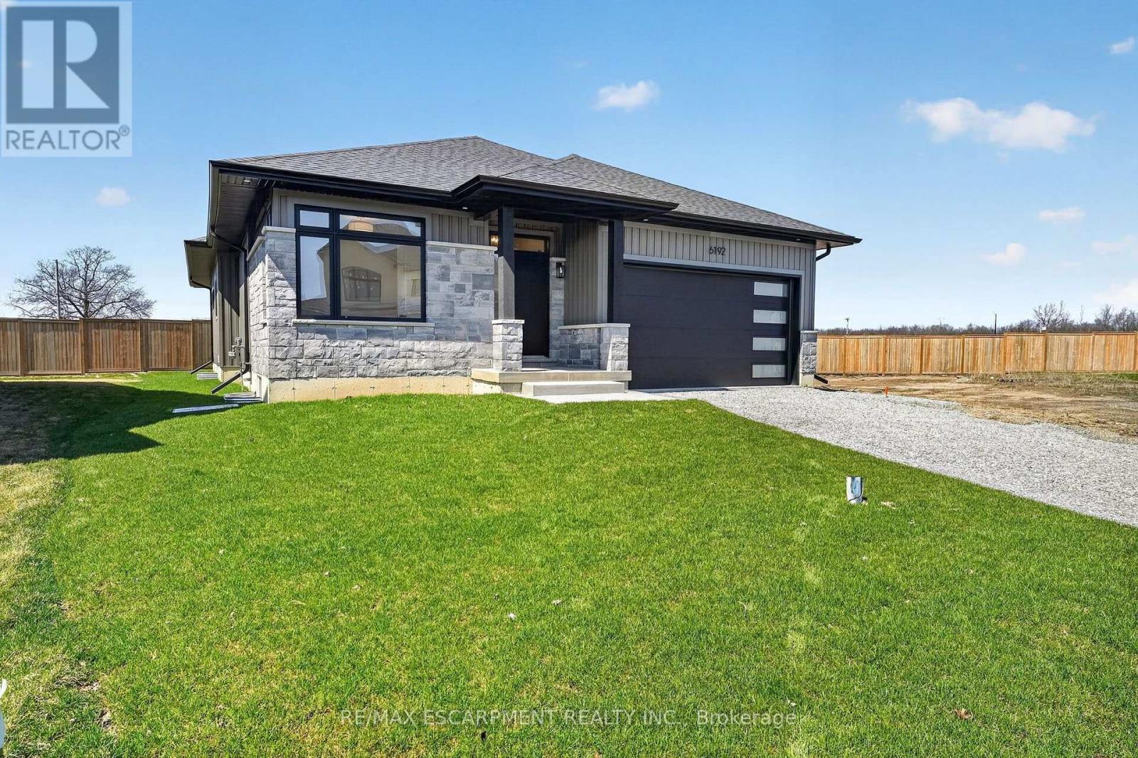6192 Curlin Crescent, Niagara Falls (Forestview), Ontario  L2H 3W8 - Photo 3 - X14097798