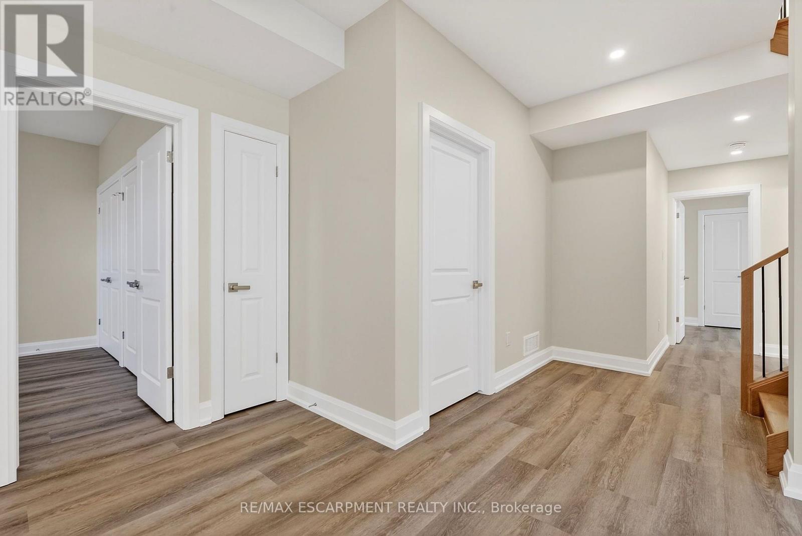 6192 Curlin Crescent, Niagara Falls (Forestview), Ontario  L2H 3W8 - Photo 37 - X14097798