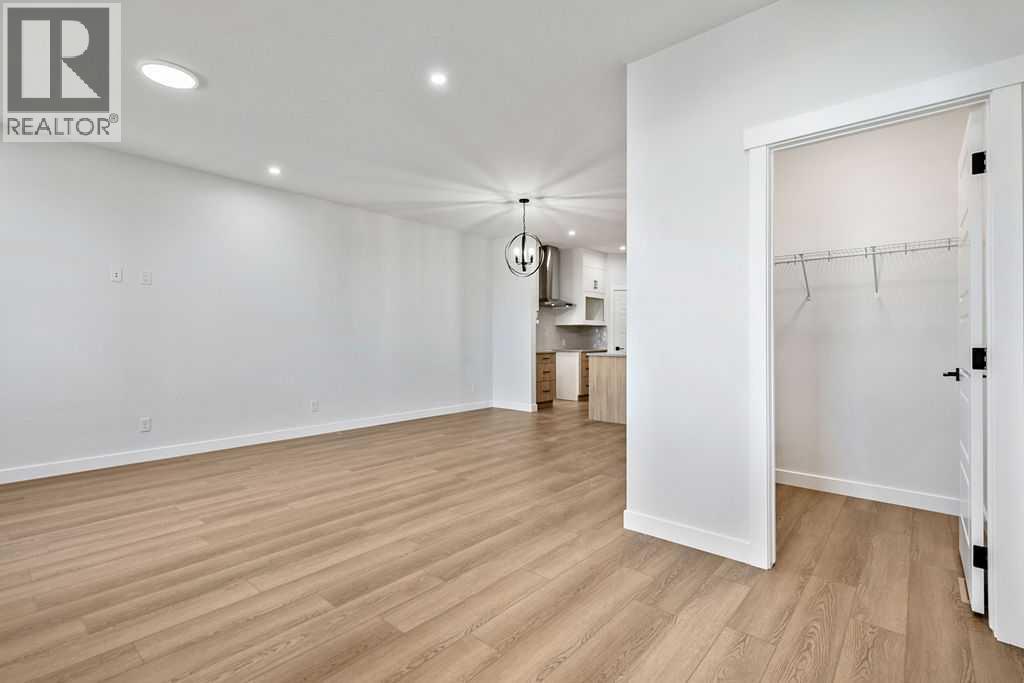 15457 45 Street SW, Calgary, Alberta  T2Y 1E2 - Photo 3 - A2353044